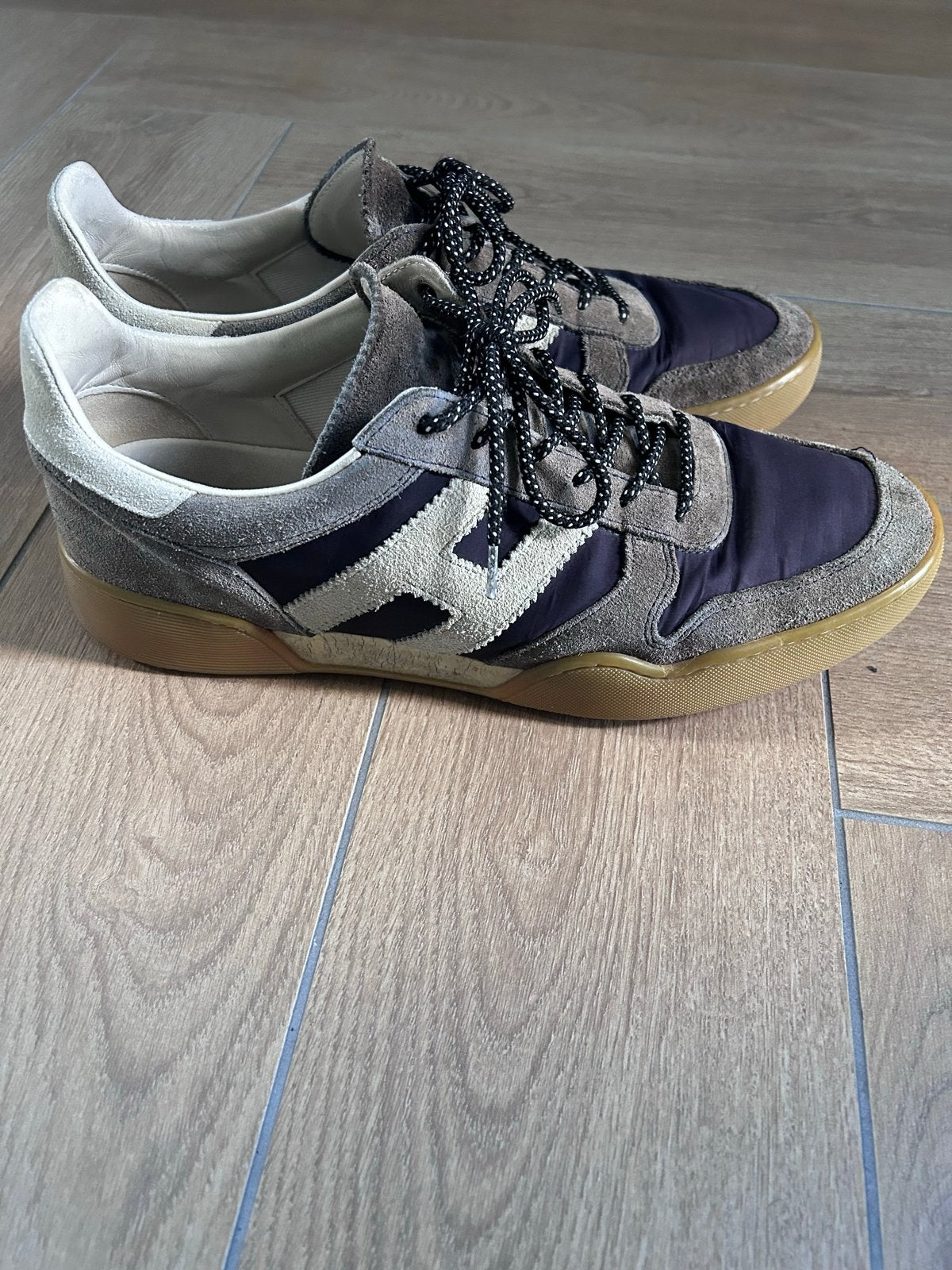 Hogan sneakers maat 42 (valt groot) - Goede staat, Kleding | Heren, Blauw, Ophalen of Verzenden, Sneakers of Gympen, Gedragen
