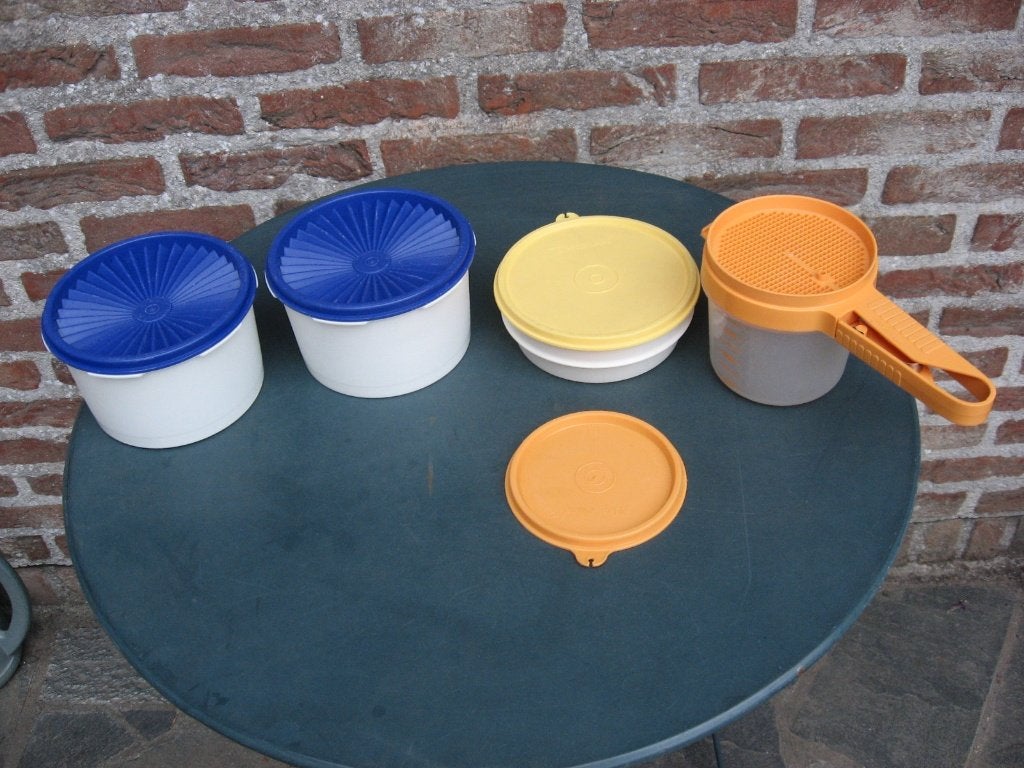 tupperware:2 voorraaddozen met zonnedeksel - handzeef en kom, Huis en Inrichting, Keuken | Tupperware, Ophalen of Verzenden, Gebruikt