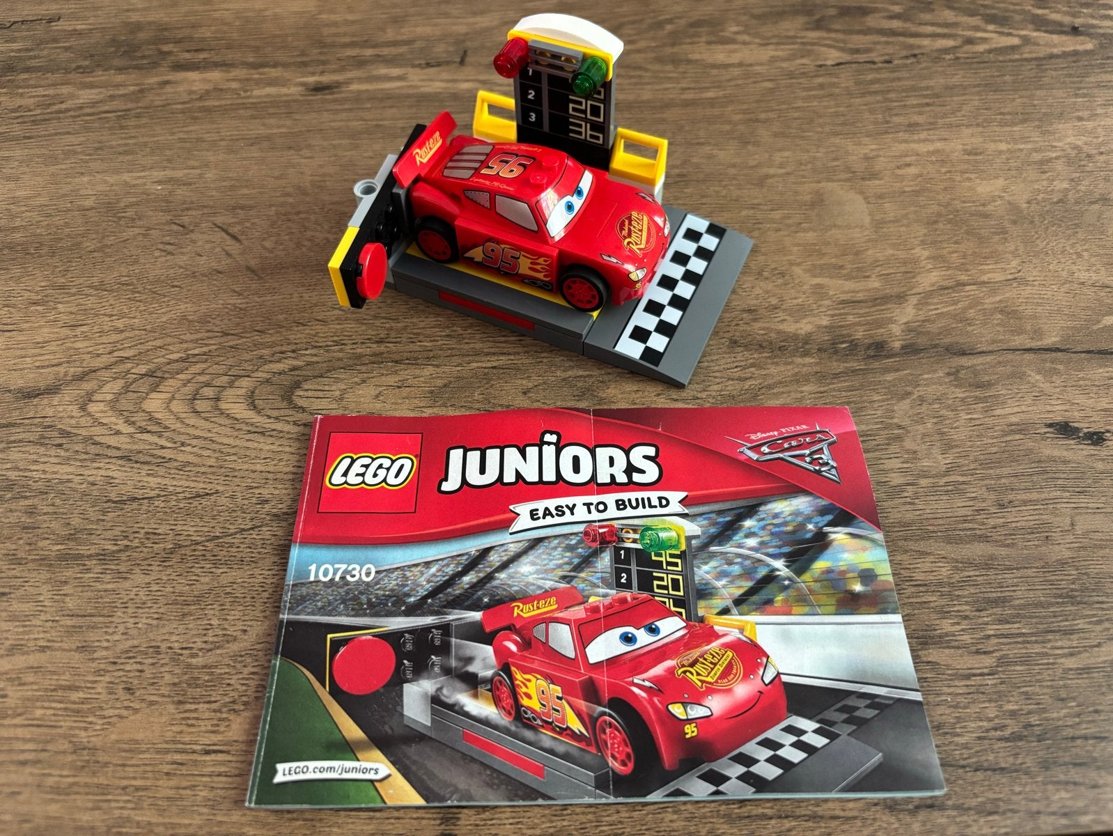 LEGO Juniors Cars 3 Bliksem McQueen 10730 met boekje, Ophalen of Verzenden, Zo goed als nieuw, Overige merken