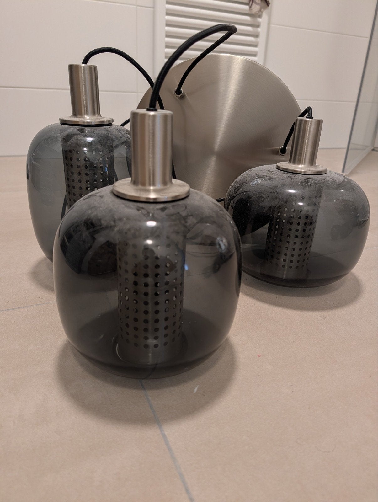 Ikea Hogvind Hanglamp met 3 glazen bollen, Huis en Inrichting, Lampen | Losse lampen, Overige typen, Overige fittingen, Zo goed als nieuw