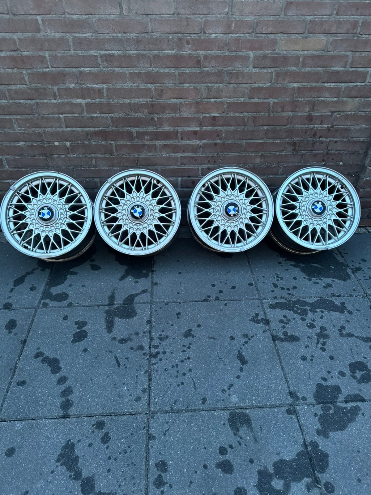 BMW e30 BBS kruisspaak velgen 15 inch et 24 met deksels, 15 inch, Velg(en), Ophalen of Verzenden, 195 mm