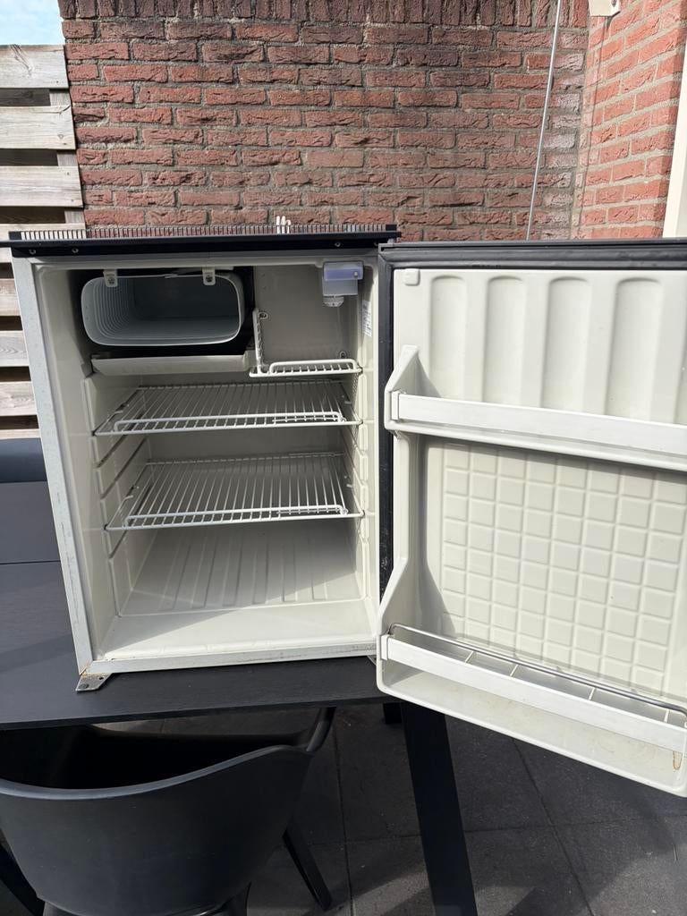 Koelkast boot caravan camper 12v, Witgoed en Apparatuur, Koelkasten en IJskasten, Ophalen, Zonder vriesvak, Minder dan 85 cm, Minder dan 75 liter