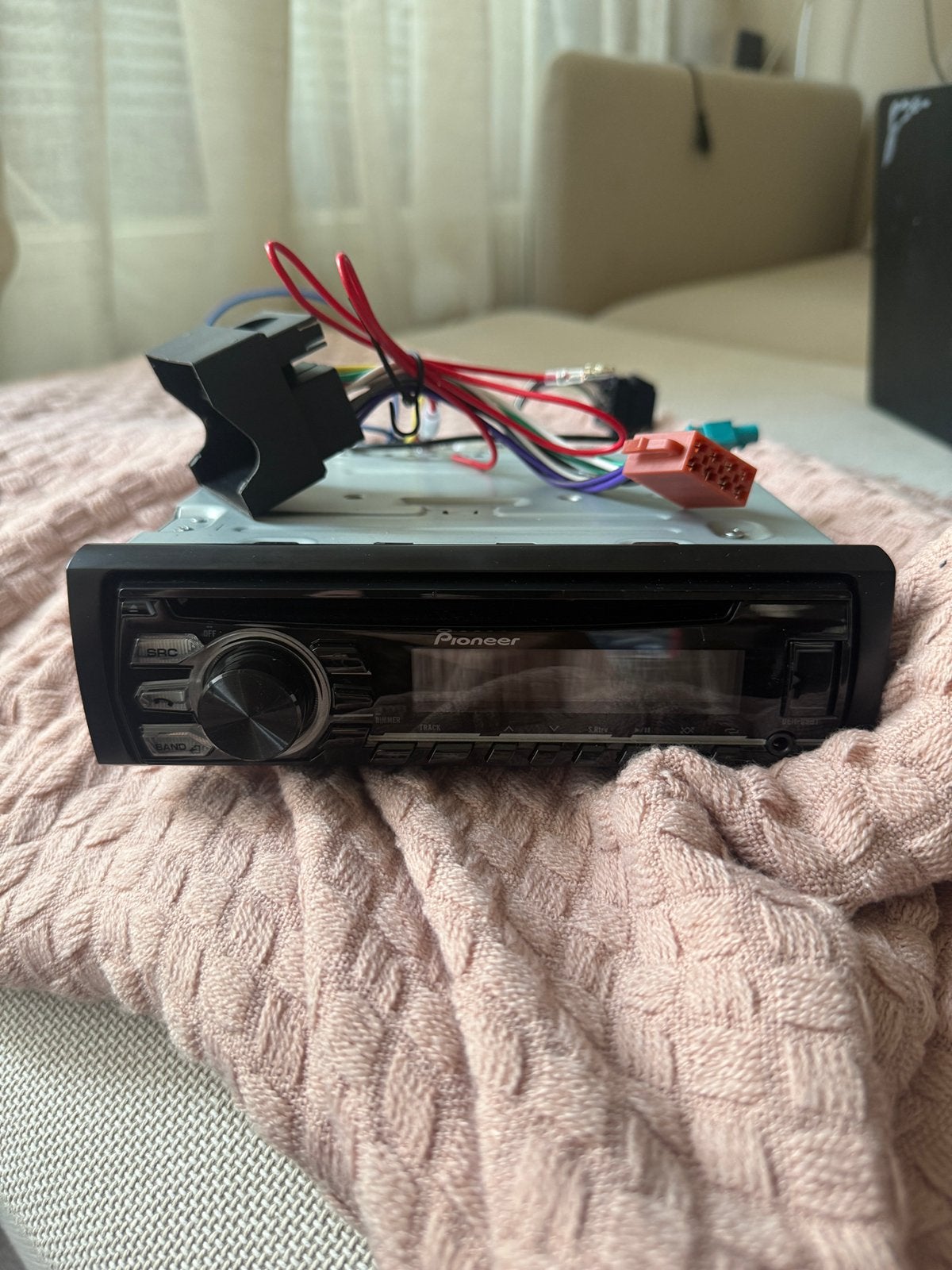 Pioneer DEH-09BT Bluetooth radio + Peugeot/Citroën adapter, Ophalen of Verzenden, Zo goed als nieuw