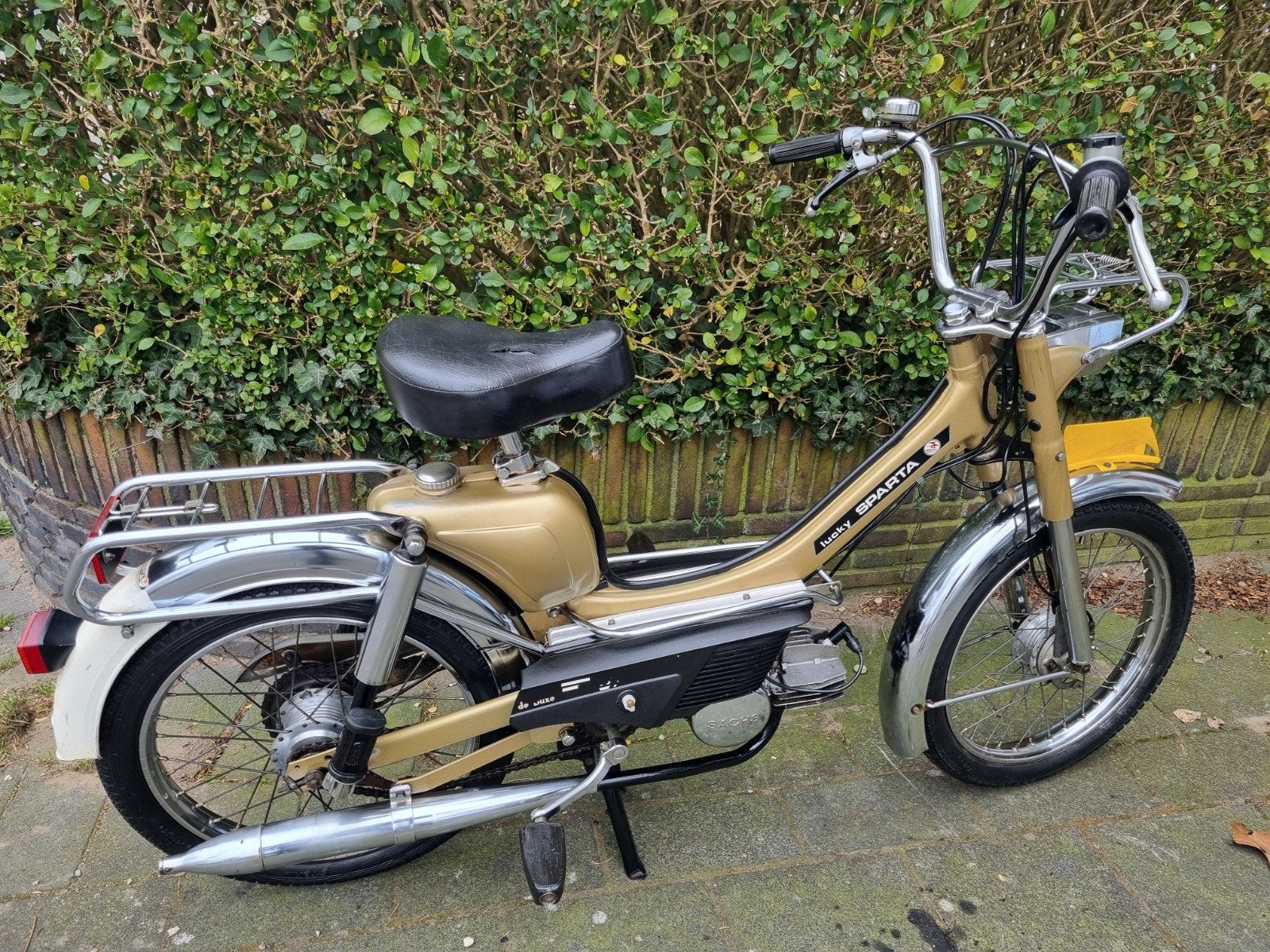 Sparta lucky zonder kenteken.
Staat al lang stil loopt nu ni, Ophalen
