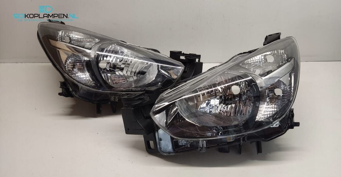 Mazda 2 koplamp links rechts, Ophalen, Gebruikt, -, -