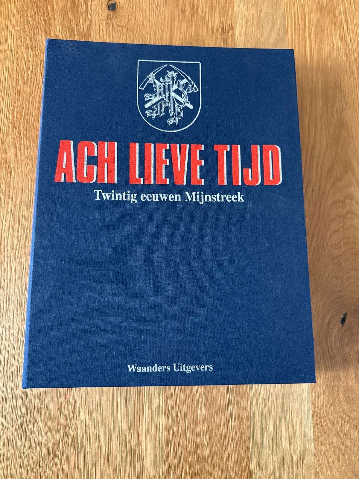 Ach Lieve Tijd: Twintig eeuwen Mijnstreek - Waanders Uitgeve, Boeken, Ophalen of Verzenden, 20e eeuw of later, Zo goed als nieuw