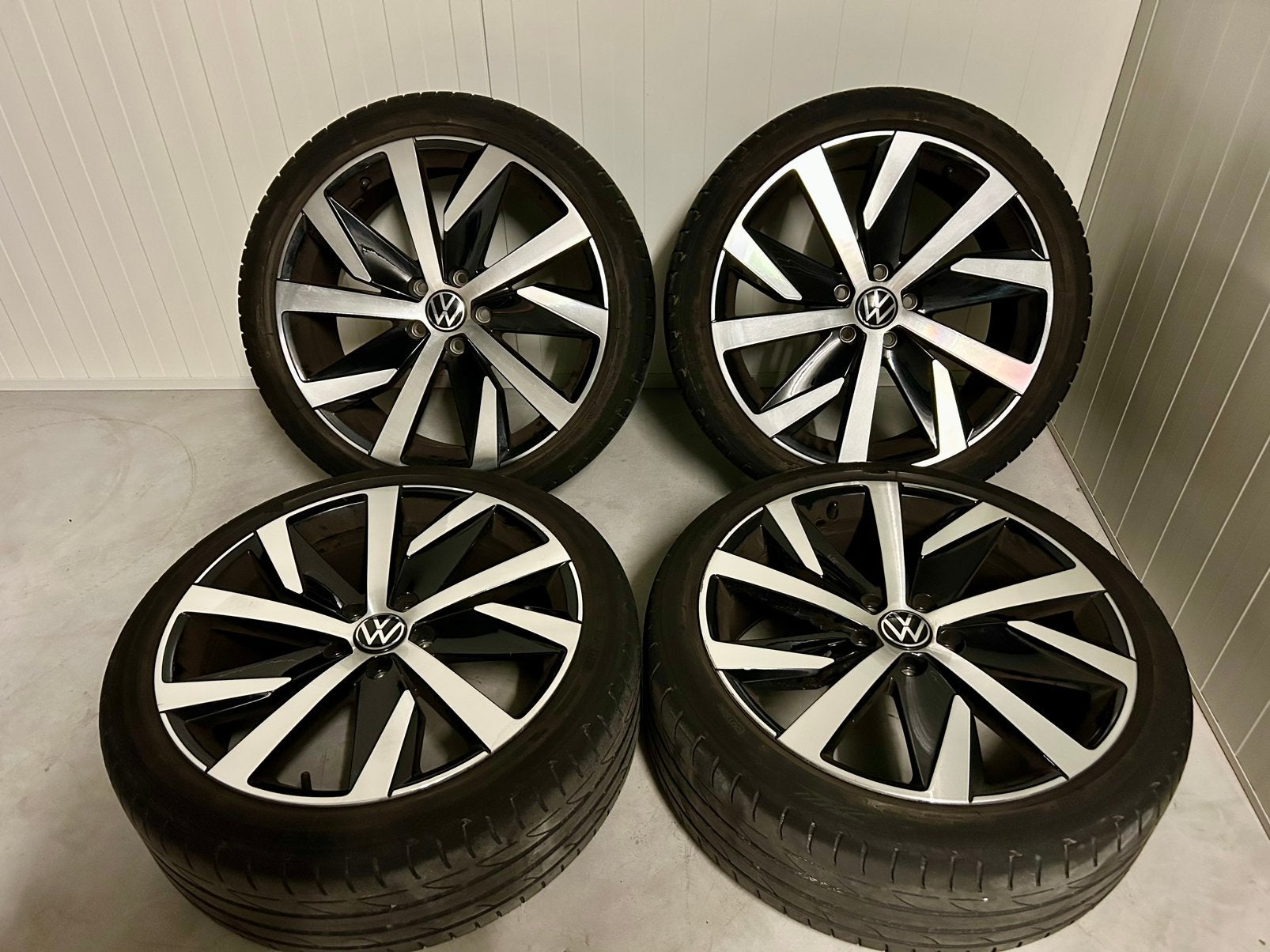 Originele VW T-roc San Marino 19inch 5x112 Bridgestone zomer, Auto-onderdelen, Banden en Velgen, Gebruikt, Banden en Velgen, VW