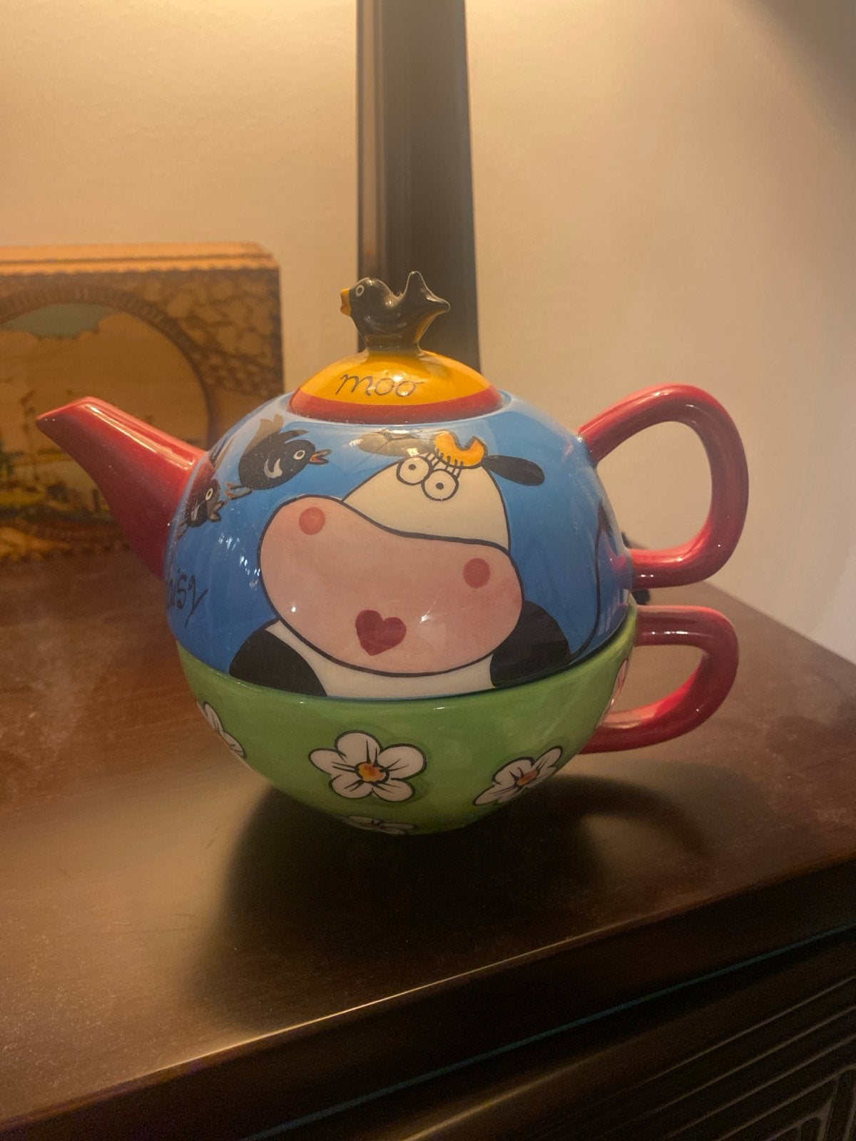 Leuke theepot met kopje - Koe Daisy design, Huis en Inrichting, Keuken | Servies, Gebruikt, Theepot, Overige stijlen, Keramiek