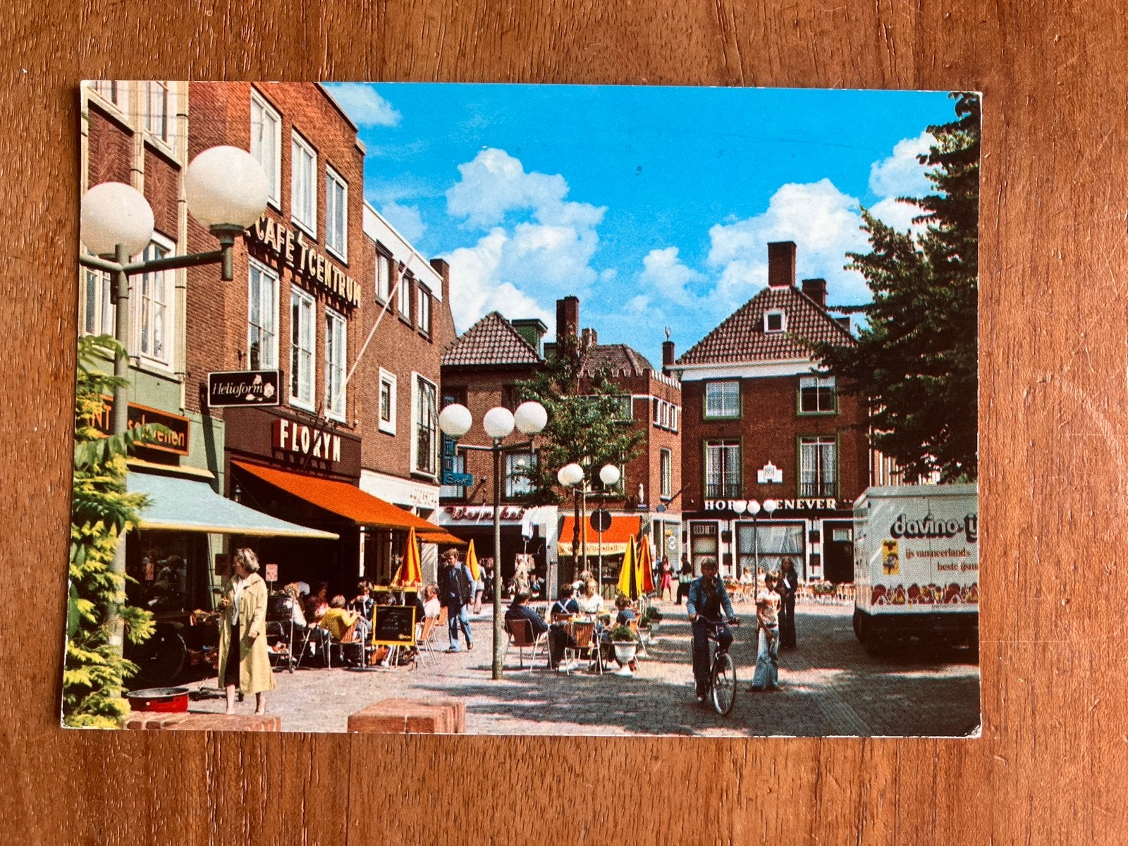 Tiel Markt met Café 't Centrum, Ophalen of Verzenden, 1980 tot heden, Gelopen, Gelderland