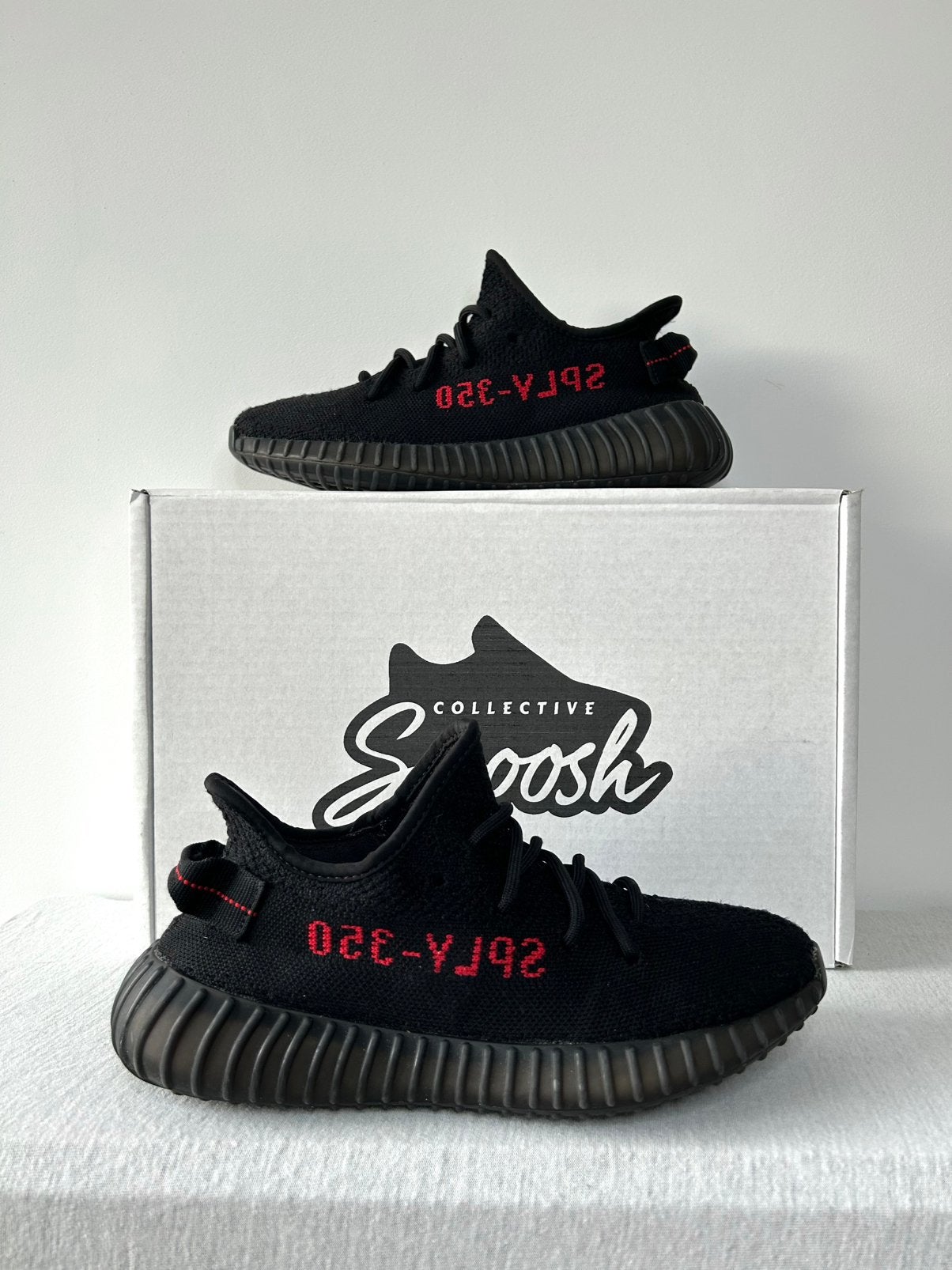 Adidas Yeezy Boost 350 V2 Black Red (EU 40), Zwart, Ophalen of Verzenden, Yeezy, Sneakers of Gympen