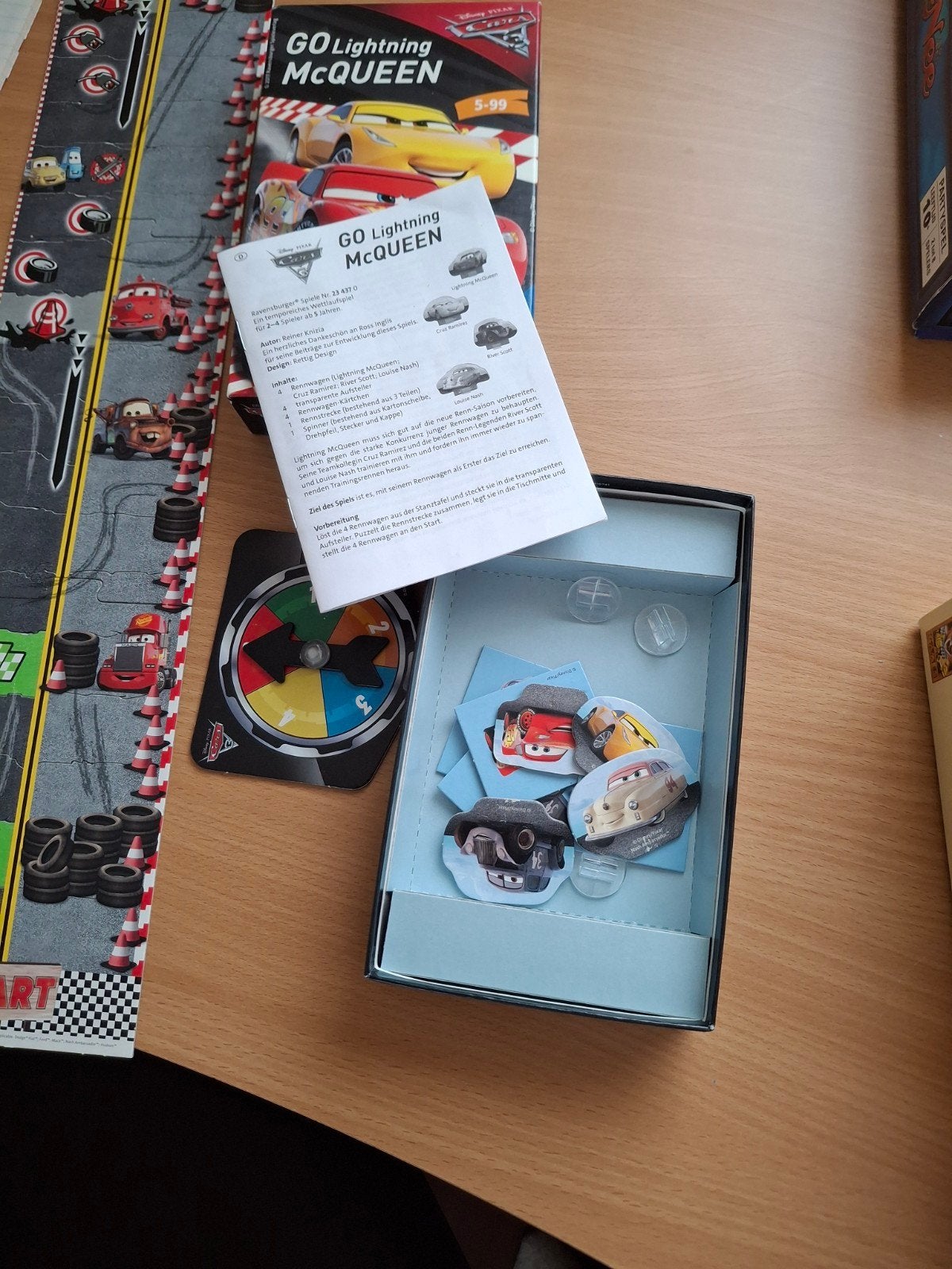 Disney Cars Go Lightning McQueen bordspel, Drie of vier spelers, Ophalen of Verzenden, Zo goed als nieuw, Disney