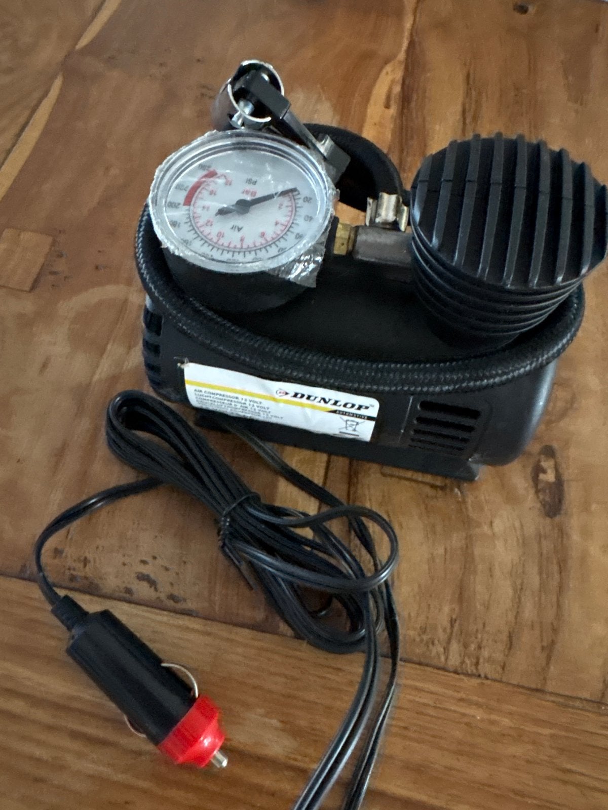Dunlop 12V Luchtcompressor - Compact en Draagbaar, Doe-het-zelf en Verbouw, 10 bar of meer, Ophalen of Verzenden, Zo goed als nieuw
