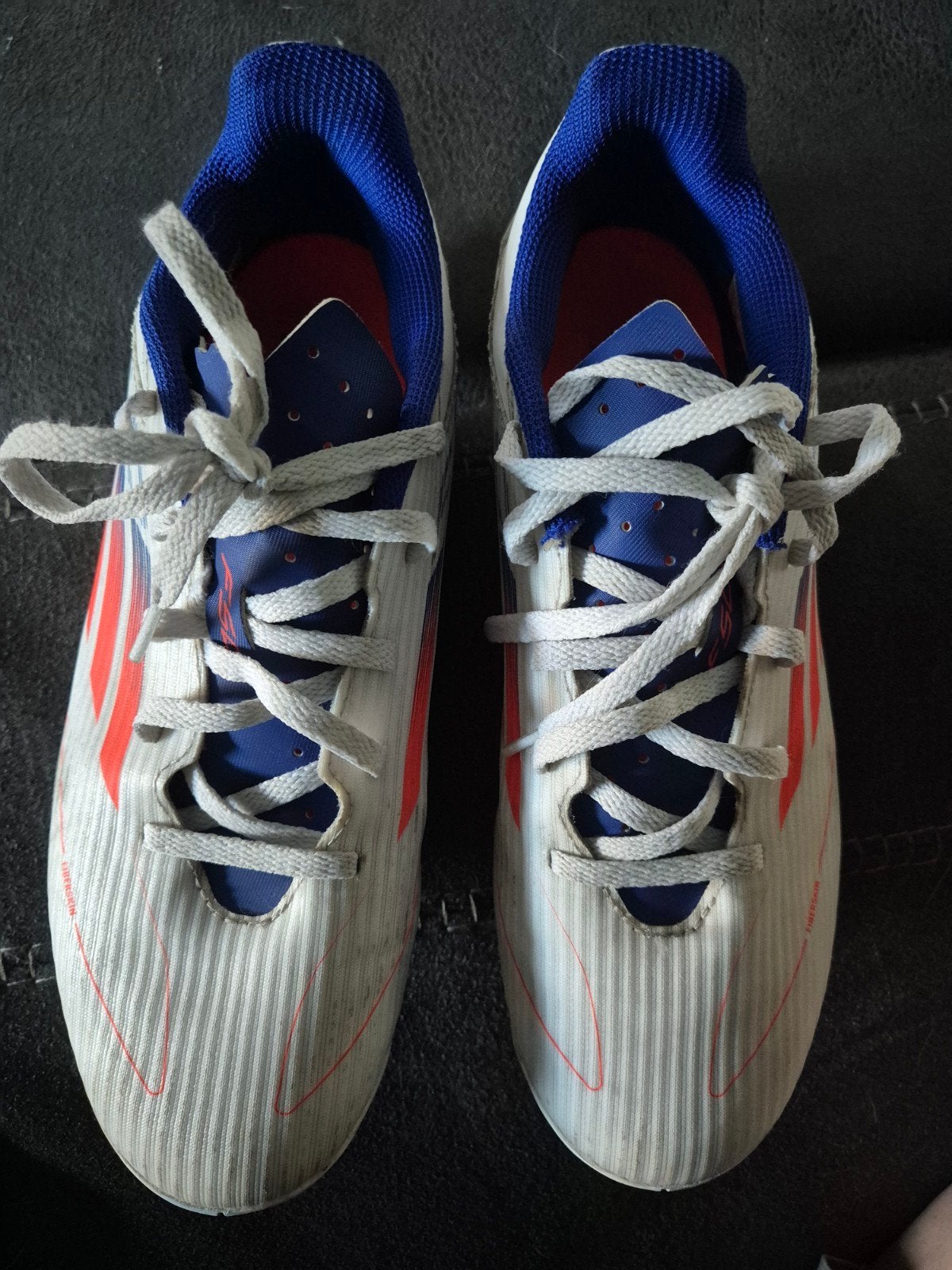 Adidas zaalvoetbalschoenen - Maat 42 2/3, Sport en Fitness, Voetbal, Ophalen of Verzenden, Gebruikt, Schoenen