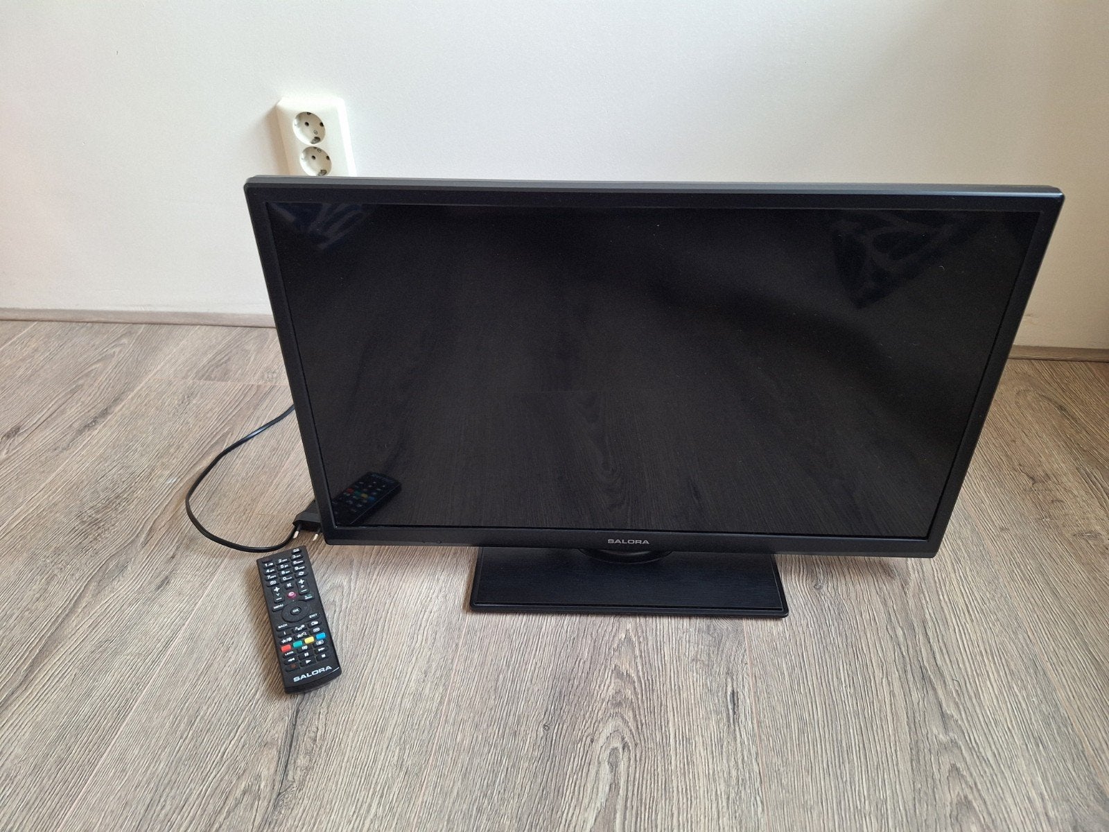 Salora TV 24 inch - Compacte LED TV met HDMI en SCART, 50 Hz, HD Ready (720p), Minder dan 40 cm, Ophalen