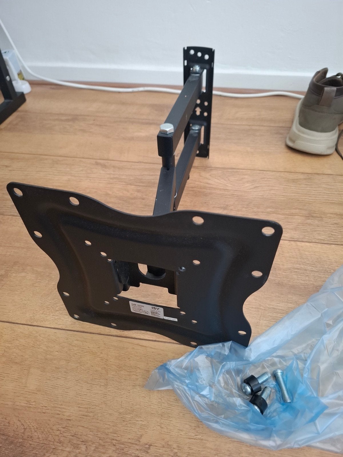 ISY IWB 3200 Muurbeugel voor TV (max 122cm/25kg), Ophalen, Zo goed als nieuw