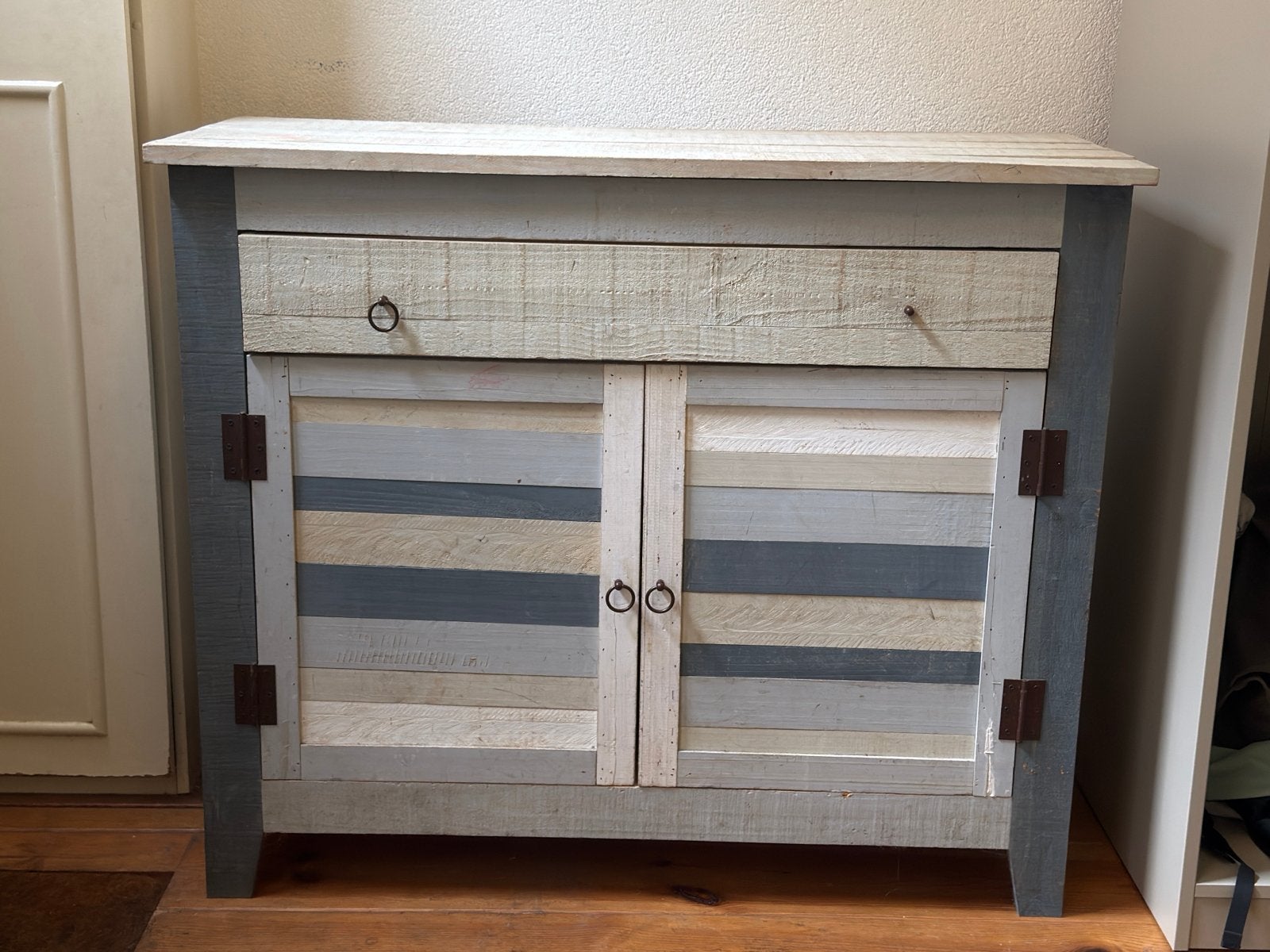 Uniek dressoir van gerecycled hout met lade en deuren, Huis en Inrichting, Ophalen, Gebruikt, 100 tot 150 cm, Met lade(s)