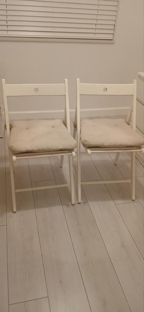 2x Witte  Ikea opvouwbare stoelen met kussens, Gebruikt, Twee, Wit, Ophalen of Verzenden