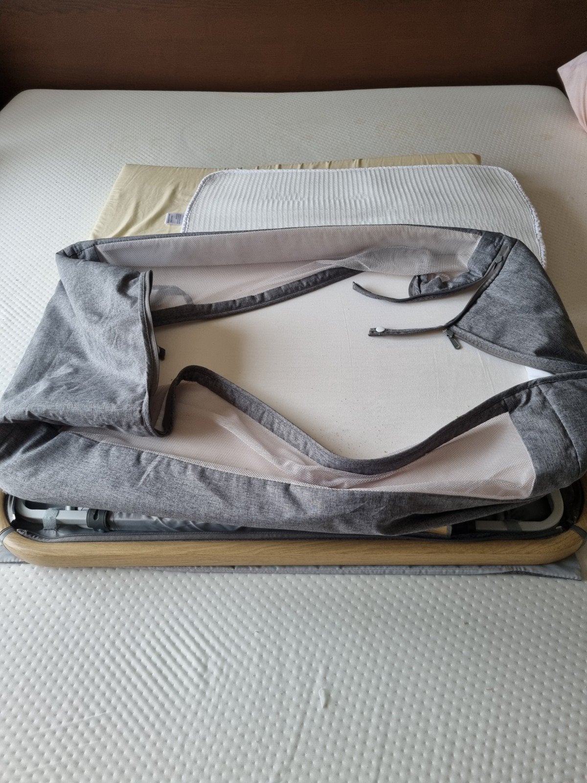 Tutti Bambini CoZee Co-Sleeper, Ophalen, Zo goed als nieuw, Wieg