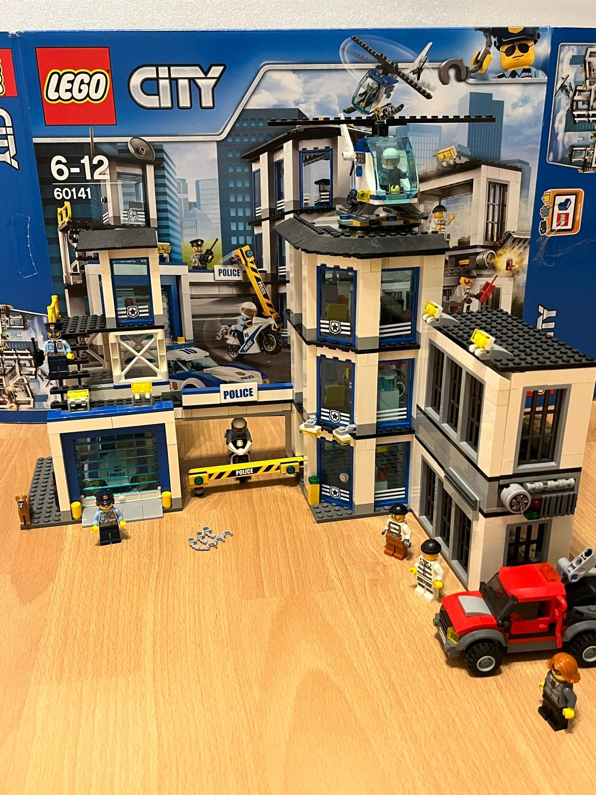 LEGO City Politiebureau 60141 - Compleet met doos, Kinderen en Baby's, Speelgoed | Duplo en Lego, City, Compleet, Lego, Ophalen of Verzenden