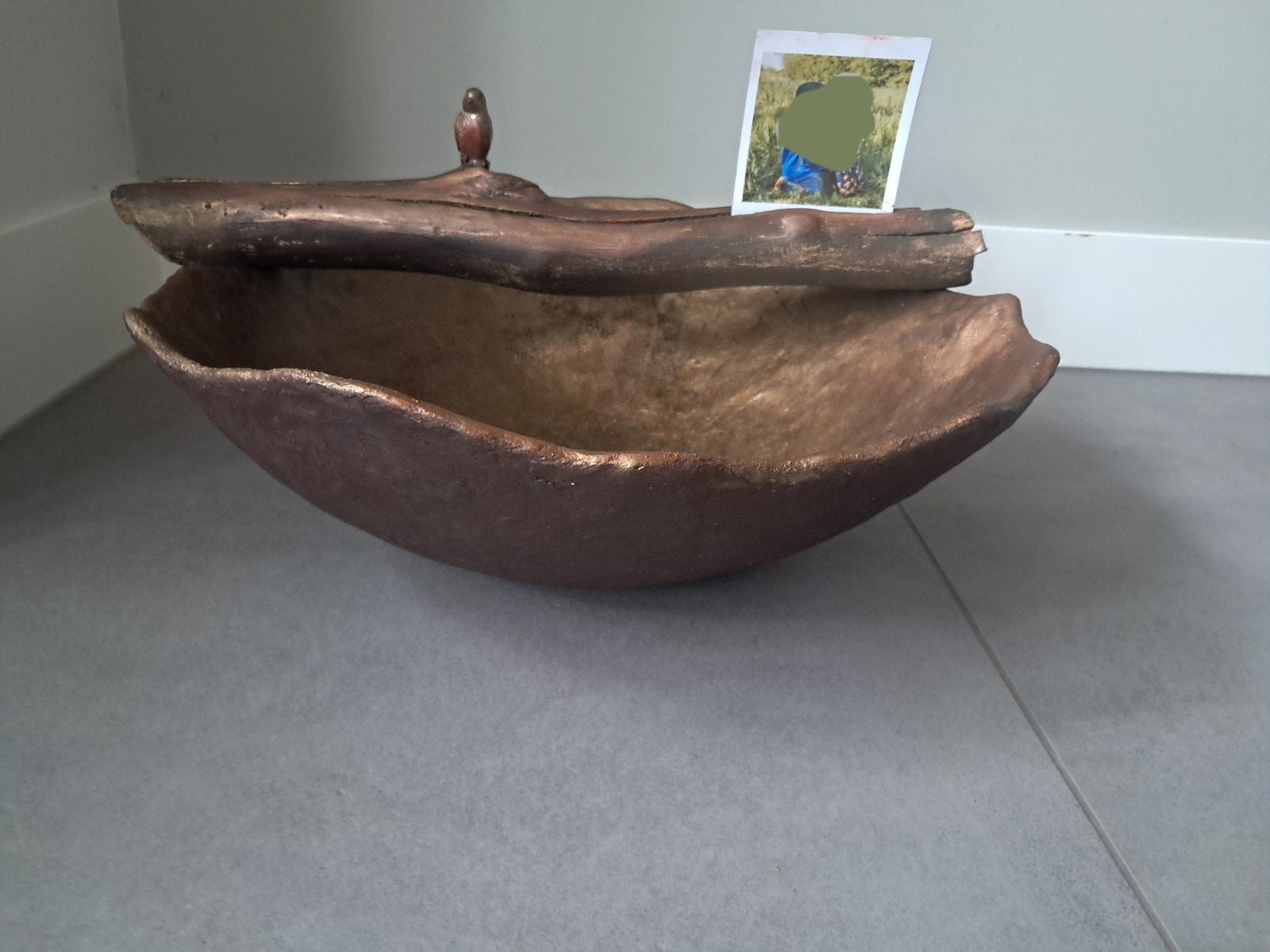 handgemaakte papier-maché schaal met boomstam, Overige materialen, Schaal, Ophalen of Verzenden, Zo goed als nieuw