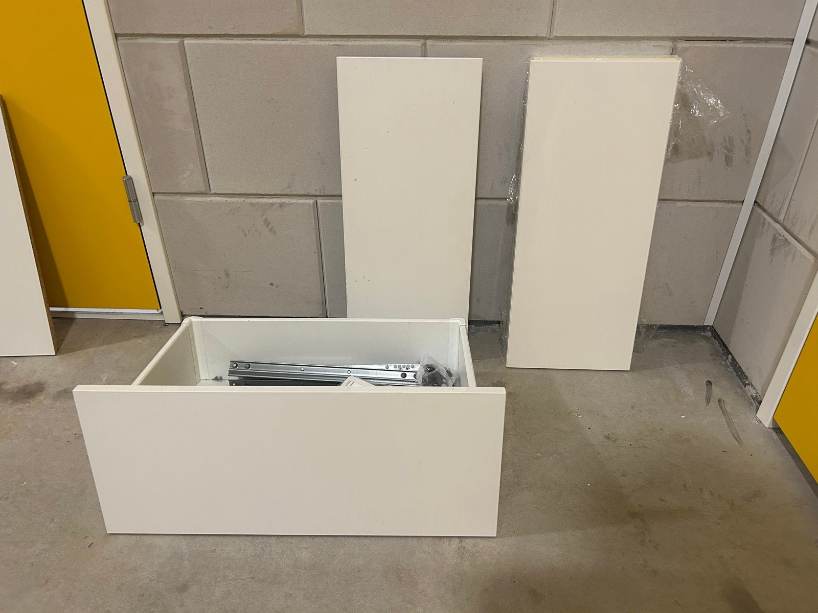 IKEA Besta lade met geleiders en 4 extra ladefrontjes, Huis en Inrichting, 1 of 2 laden, Ophalen, Gebruikt