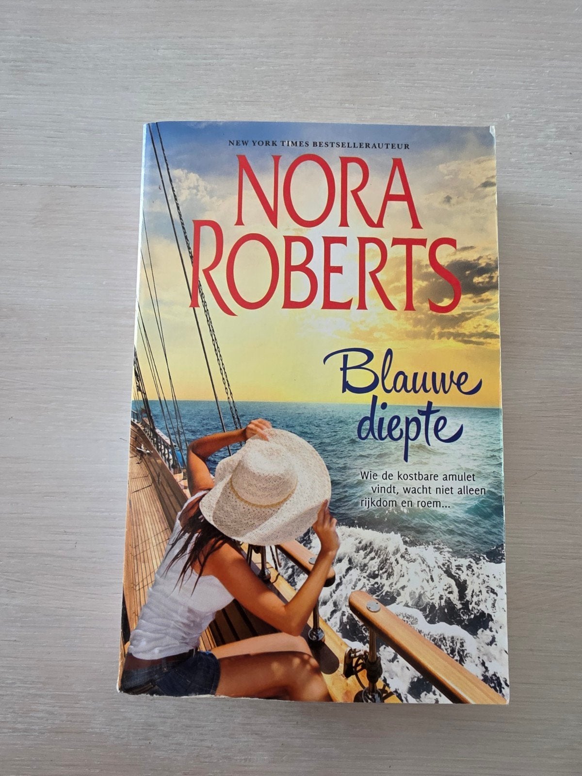 Nora Roberts - Blauwe Diepte, Ophalen of Verzenden, Gelezen, Nora Roberts, Nederland