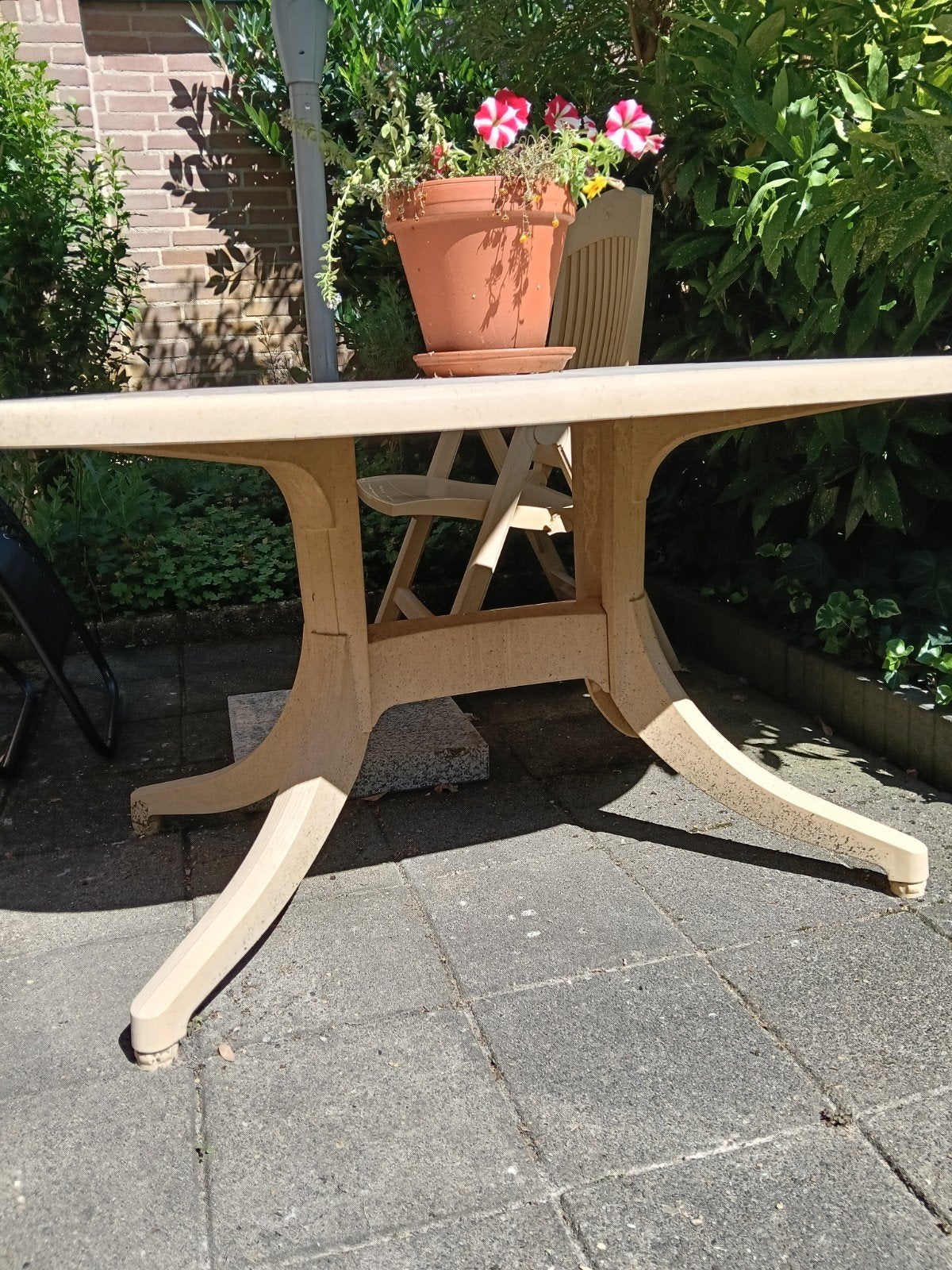 Ovale tuintafel van kunststof - Gebruikt, Ophalen of Verzenden, Gebruikt, Ovaal, Kunststof