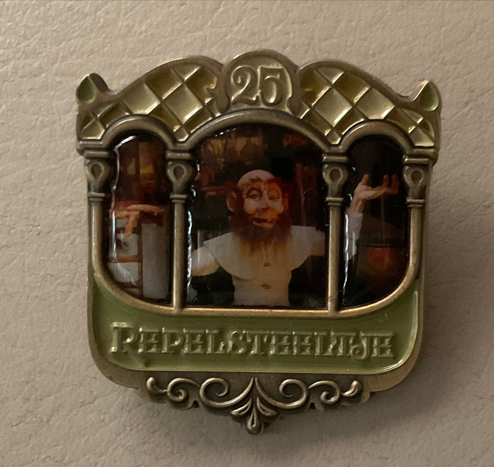 Efteling pin: Repelsteeltje - 25 jaar, Ophalen of Verzenden, Zo goed als nieuw, Figuurtje, Speldje of Pin