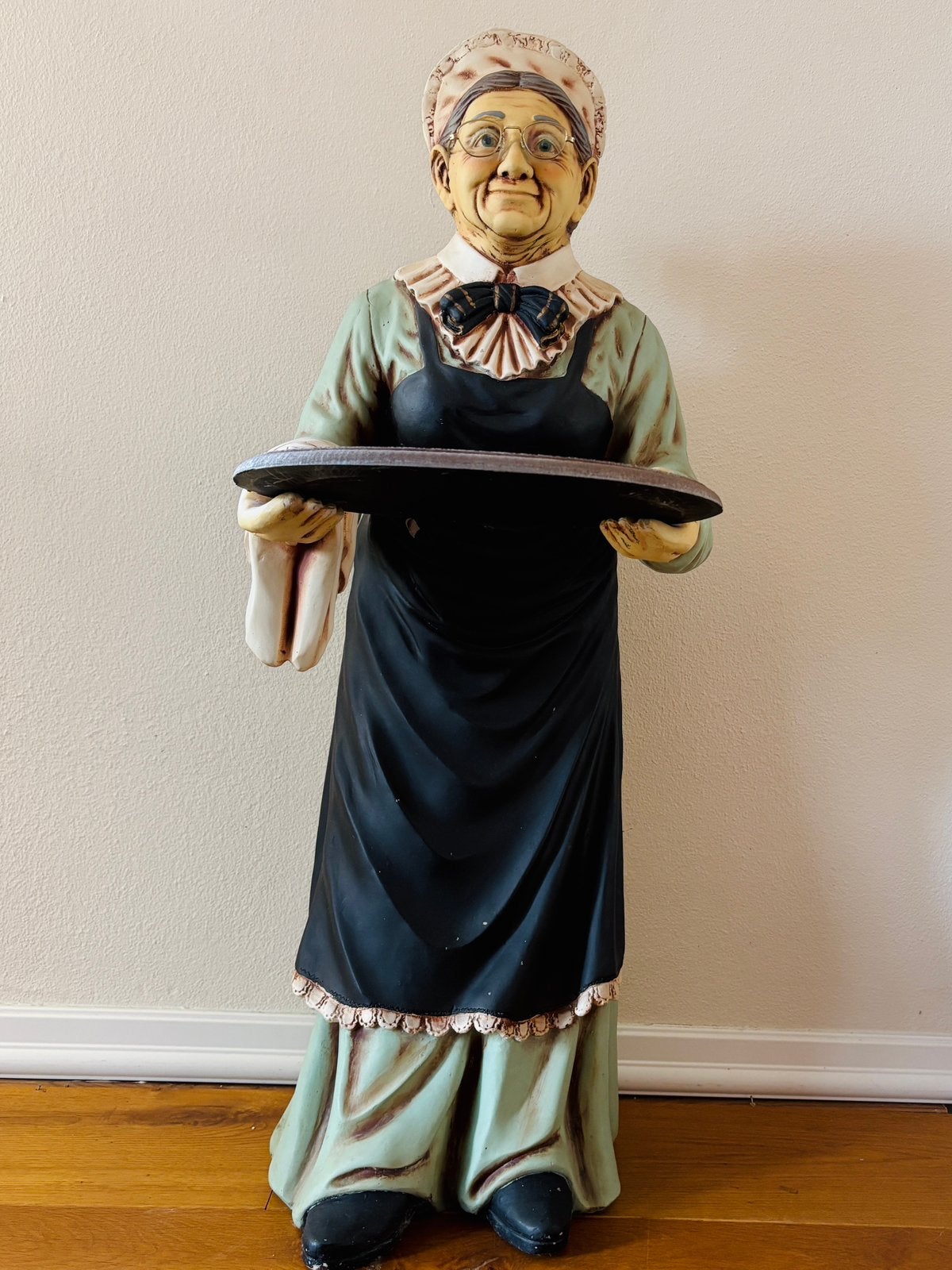Masief houten beeld (dame met dienblad), Ophalen