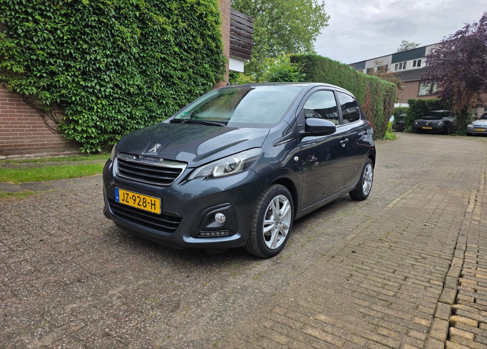 Peugeot 108 1.0 12V E-vti 51KW 5DR 2016 Grijs, Auto's, Voorwielaandrijving, Stof, Euro 6, 4 stoelen
