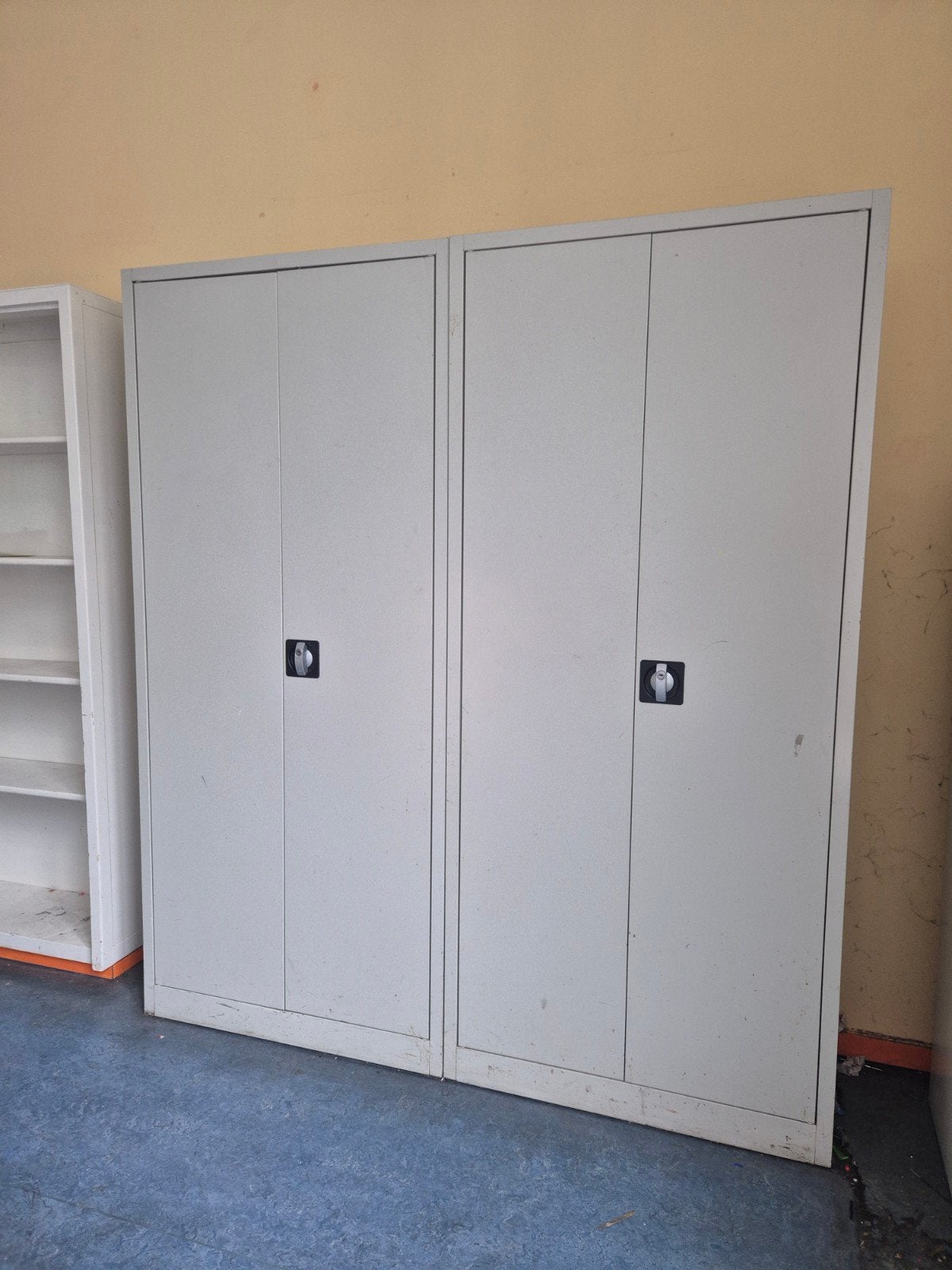 2 metalen archief kasten, Huis en Inrichting, Kasten | Lockerkasten, Ophalen of Verzenden