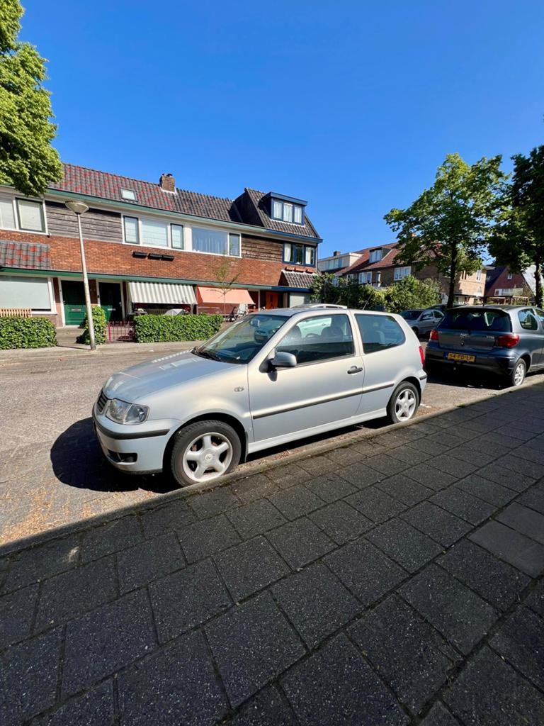 Volkswagen Polo 1.4 55KW 2000 Grijs, Auto's, Volkswagen, Particulier, Polo, Trekhaak, Benzine, Hatchback, Handgeschakeld, Origineel Nederlands