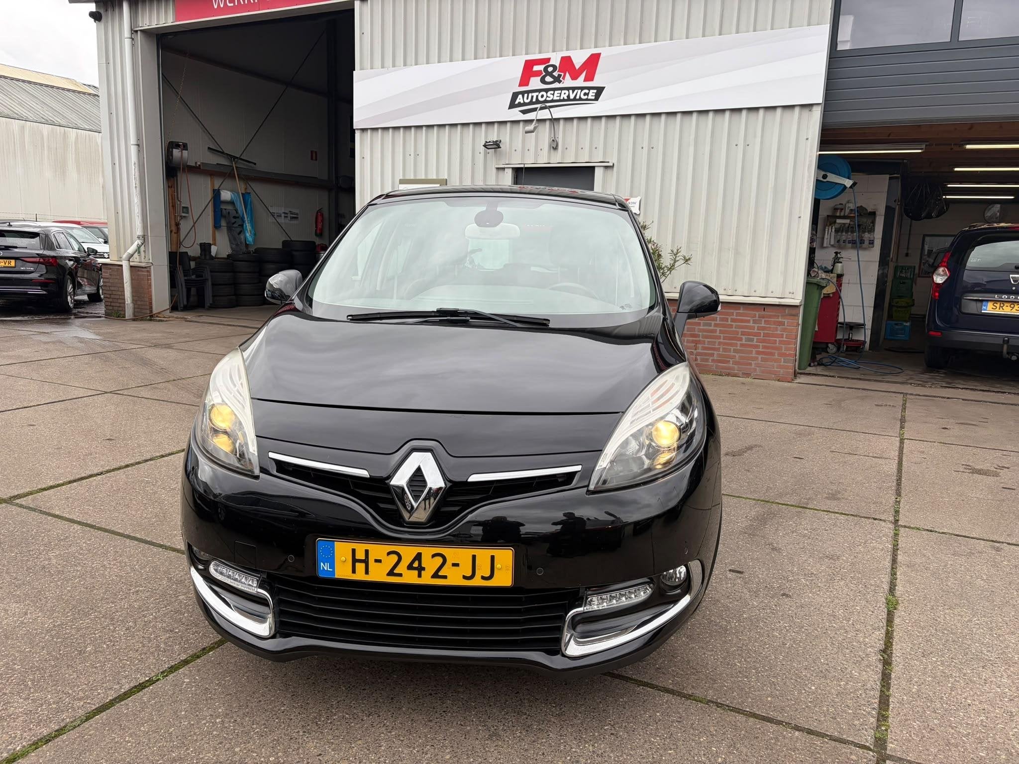 Renault Scénic 1.2 TCe Bose Clima, cruise, camera, trekhaak, Voorwielaandrijving, Gebruikt, 4 cilinders, Verwarmde buitenspiegels