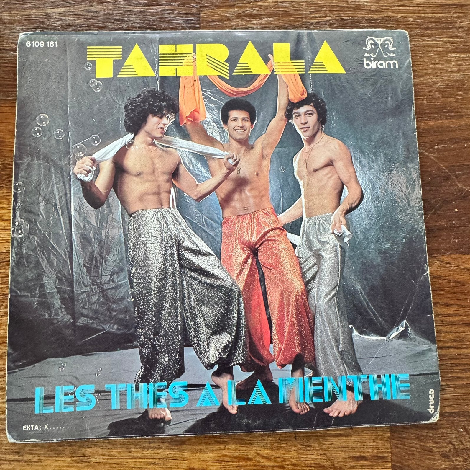 Vinyl Single - Les Thes A La Menthe, Ophalen of Verzenden, Zo goed als nieuw, Pop