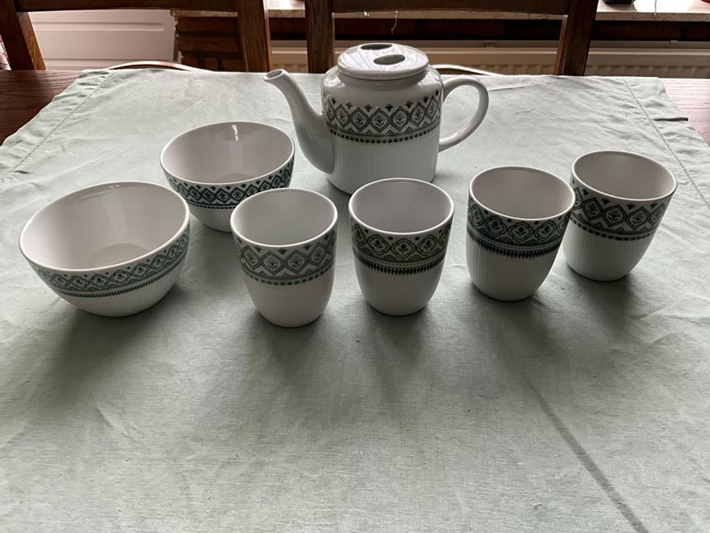 Happinez Fair Trade theeservies: theepot, 4 bekers, 2 kommen, Huis en Inrichting, Keuken | Keukenbenodigdheden, Ophalen, Nieuw