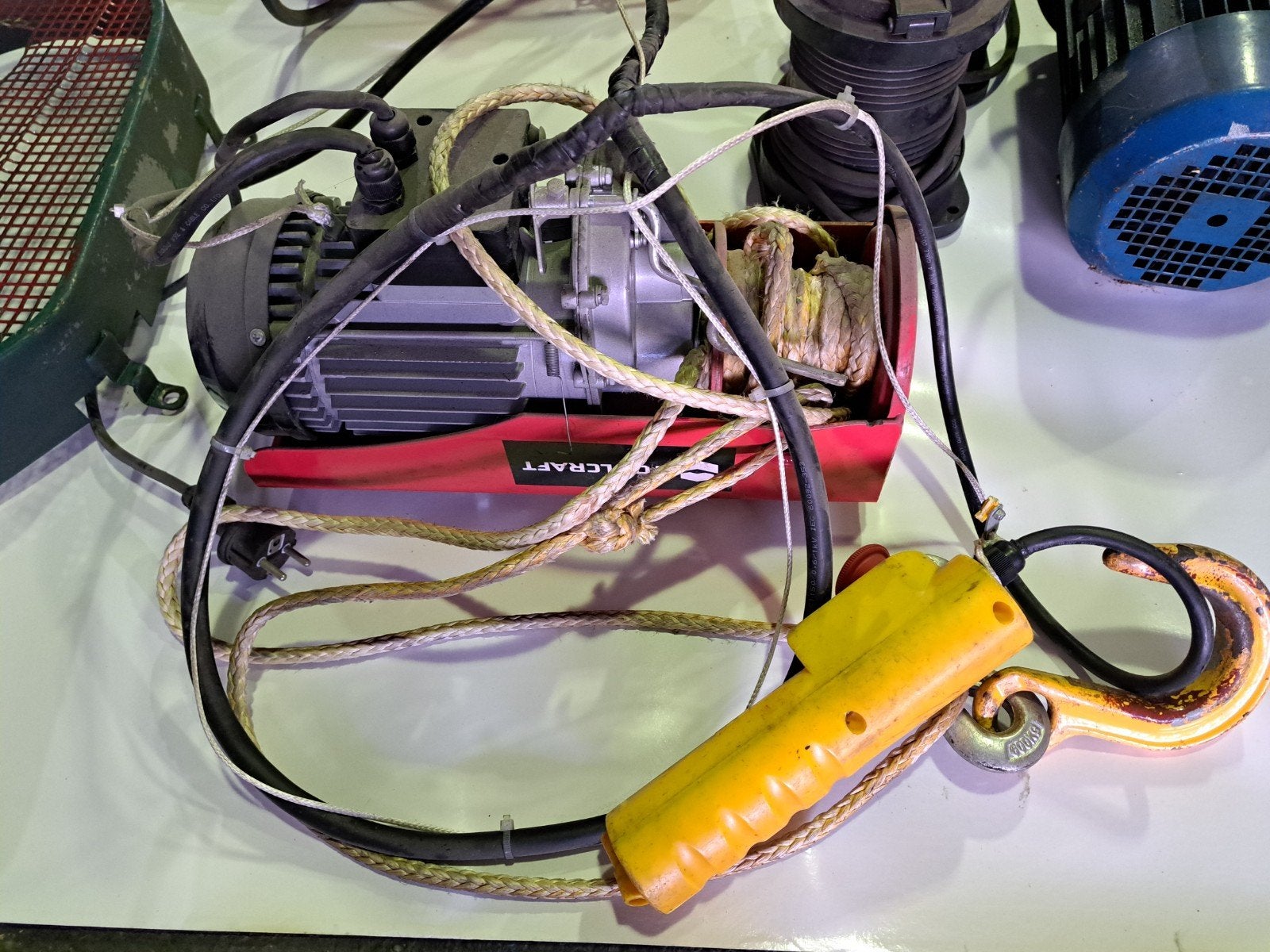 lier 220 volt, Ophalen
