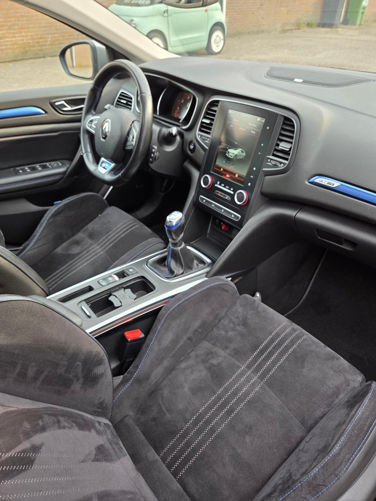 Foto 17 van Renault Mégane 1.2 16V 97KW HB 2017 Zwart