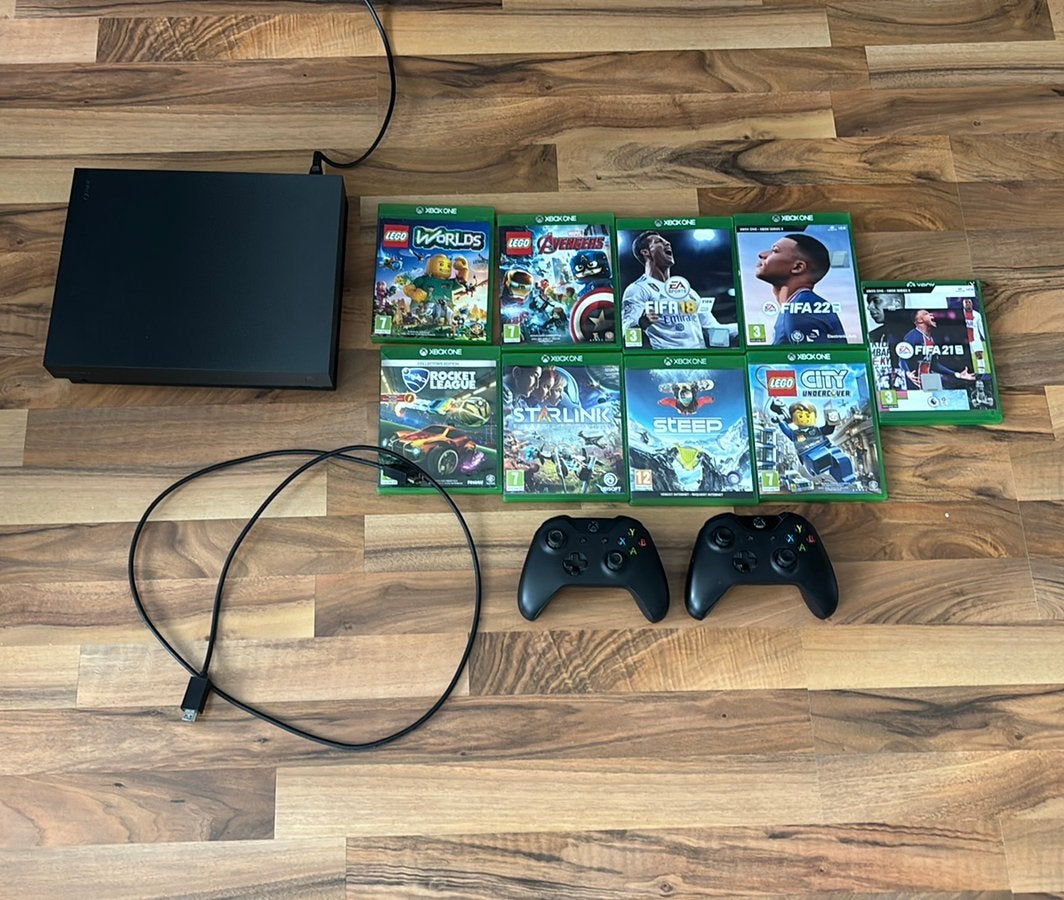 Xbox one X project scorpio edition, Spelcomputers en Games, Spelcomputers | Xbox One, Ophalen, Met games, Met 2 controllers, Zo goed als nieuw
