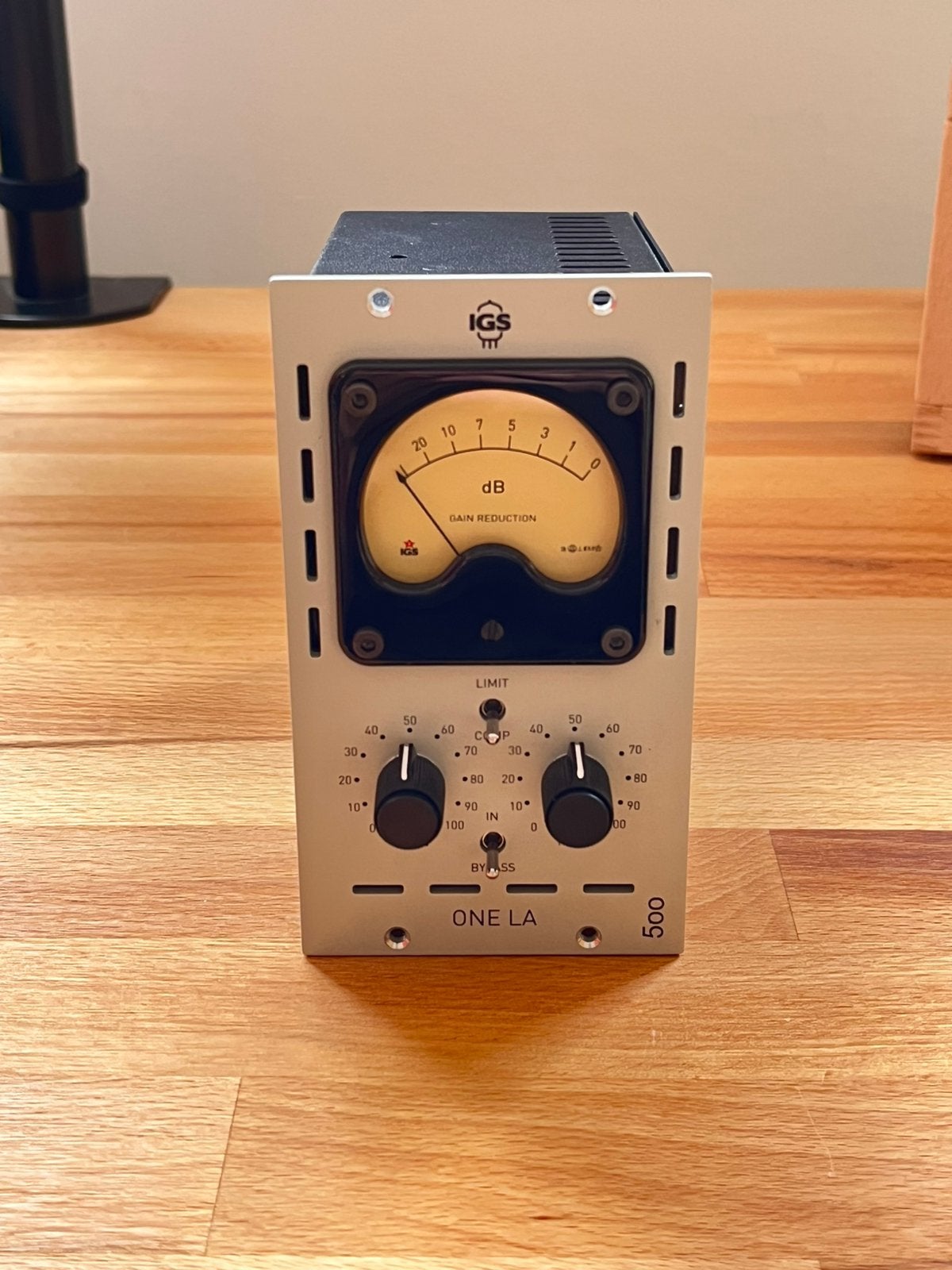 Analog compressor IGS ONE LA 500 Series (LA-2A), Ophalen of Verzenden, Zo goed als nieuw, Compressor