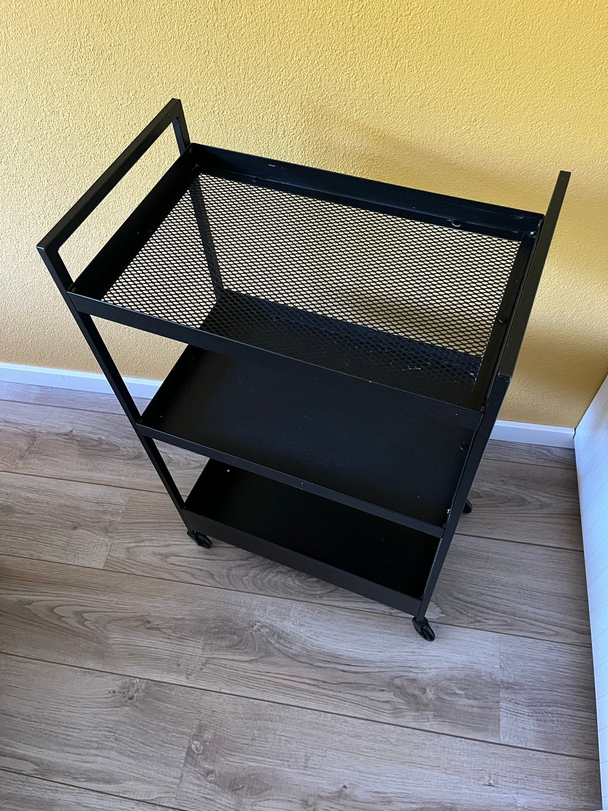 Zwart metalen trolley met 3 etages en wieltjes, Ophalen, Gebruikt
