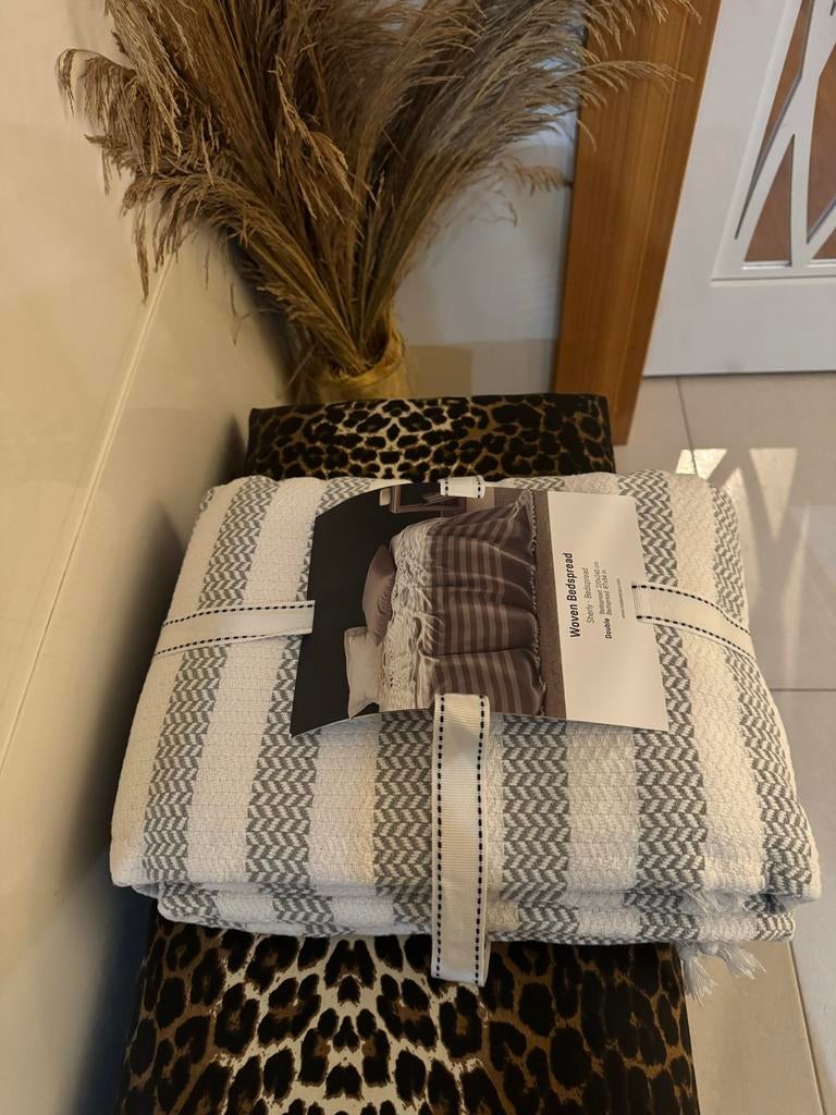 Nieuwe Sherly Woven Bedspread - Double (220x240 cm), Ophalen of Verzenden, Nieuw, Wit, Deken of Dekbed
