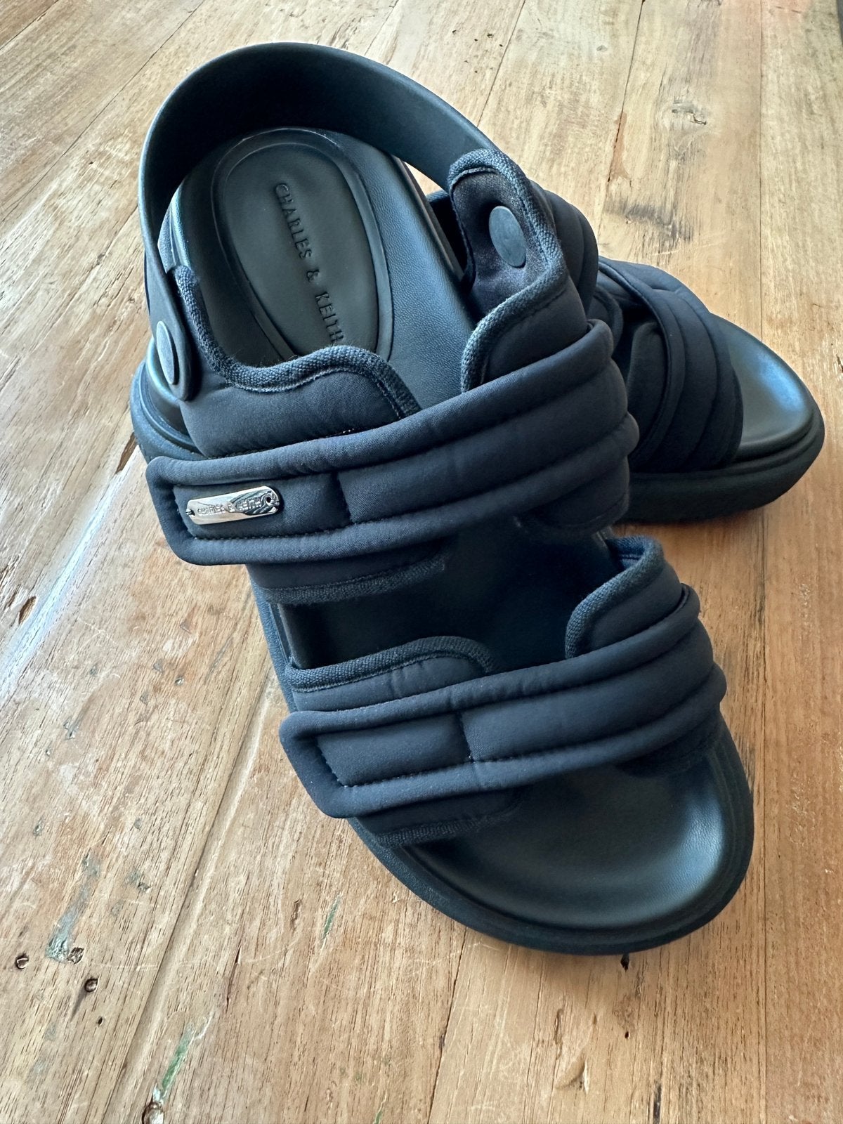 Originele Charles & Keith Sports Sandals - Mt 40 (Zwart), Zwart, Zo goed als nieuw, Sandalen of Muiltjes, Ophalen of Verzenden