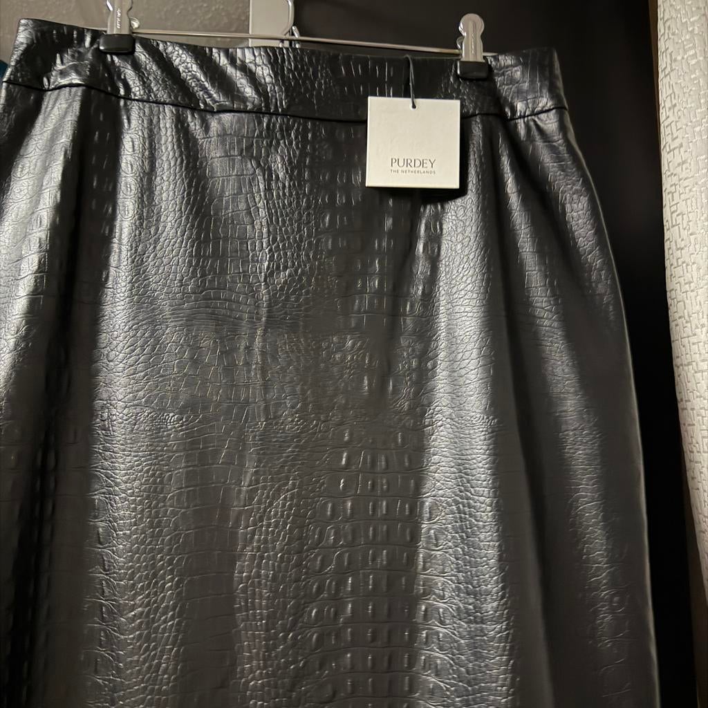 Elegante zwarte rok van Purdey, Kleding | Dames, Rokken, Zo goed als nieuw, Maat 38/40 (M), Zwart, Onder de knie, Ophalen of Verzenden