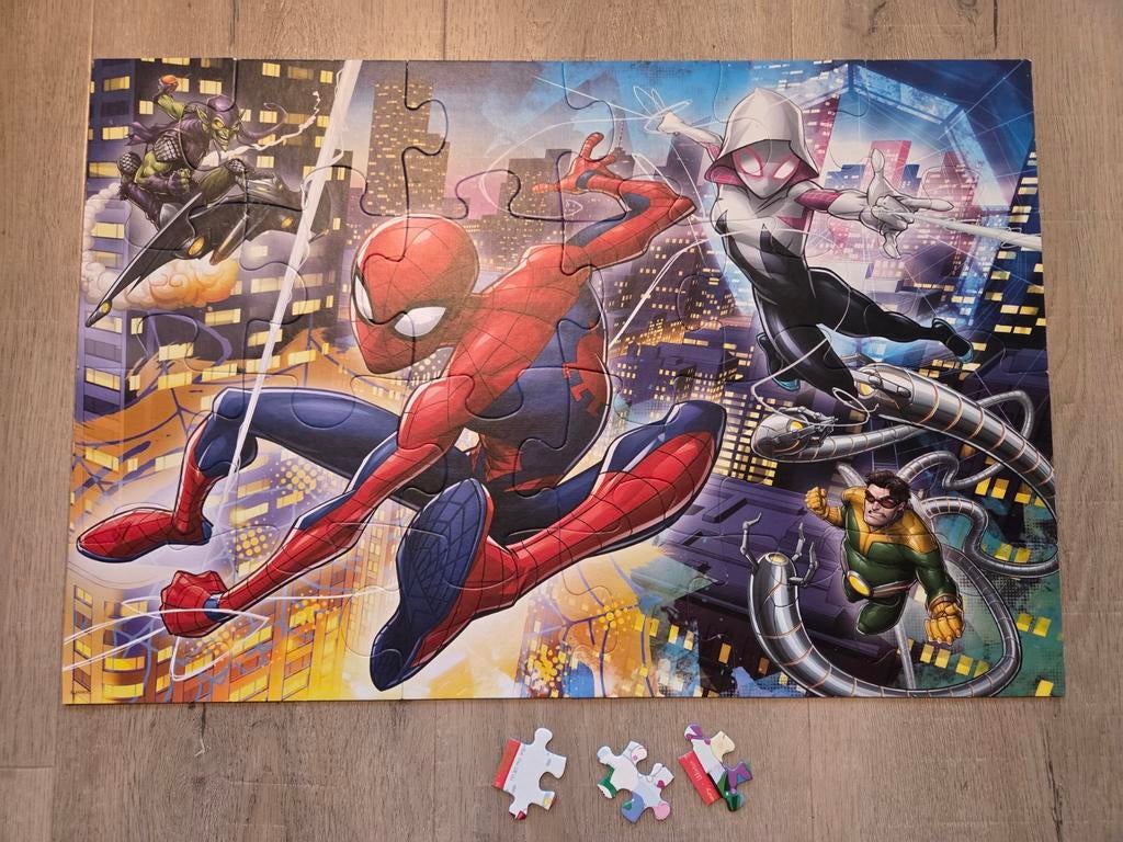 Spiderman puzzel 24 stukjes (XL maat), Ophalen of Verzenden, 10 tot 50 stukjes, Zo goed als nieuw, 2 tot 4 jaar