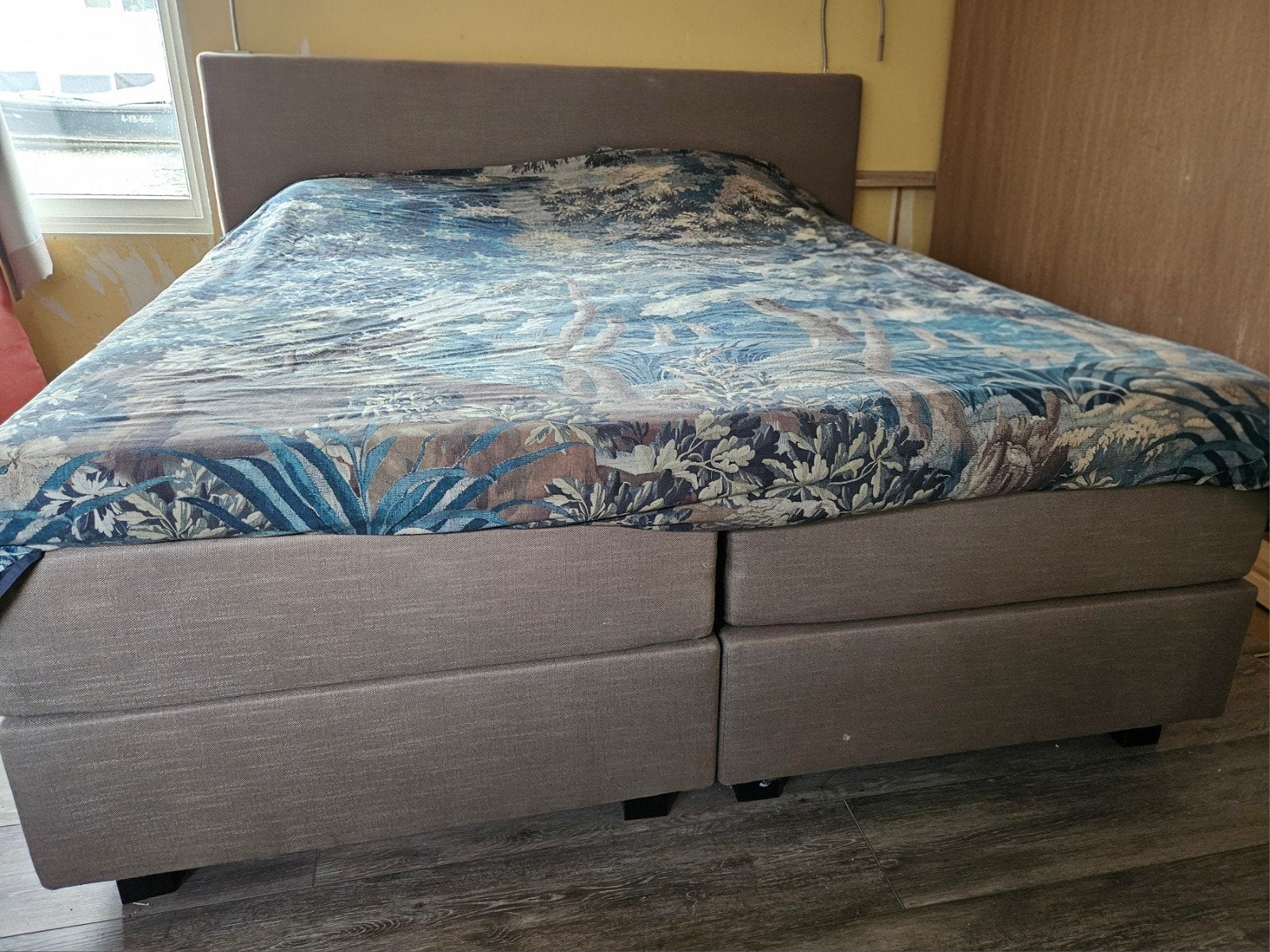 Swiss Sense boxspring 180x200 cm + hoofdbord en lampjes, Huis en Inrichting, Slaapkamer | Boxsprings, Ophalen, Gebruikt, Bruin
