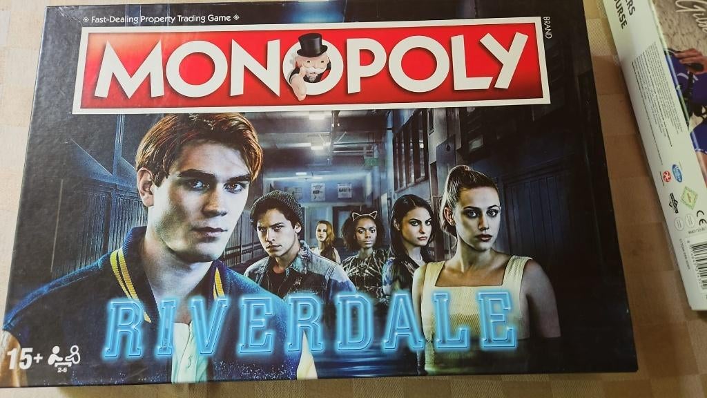 bordspel nieuw Monopoly Riverdale Monopolie gelimiteerd, Hobby en Vrije tijd, Vijf spelers of meer, Ophalen of Verzenden, Nieuw
