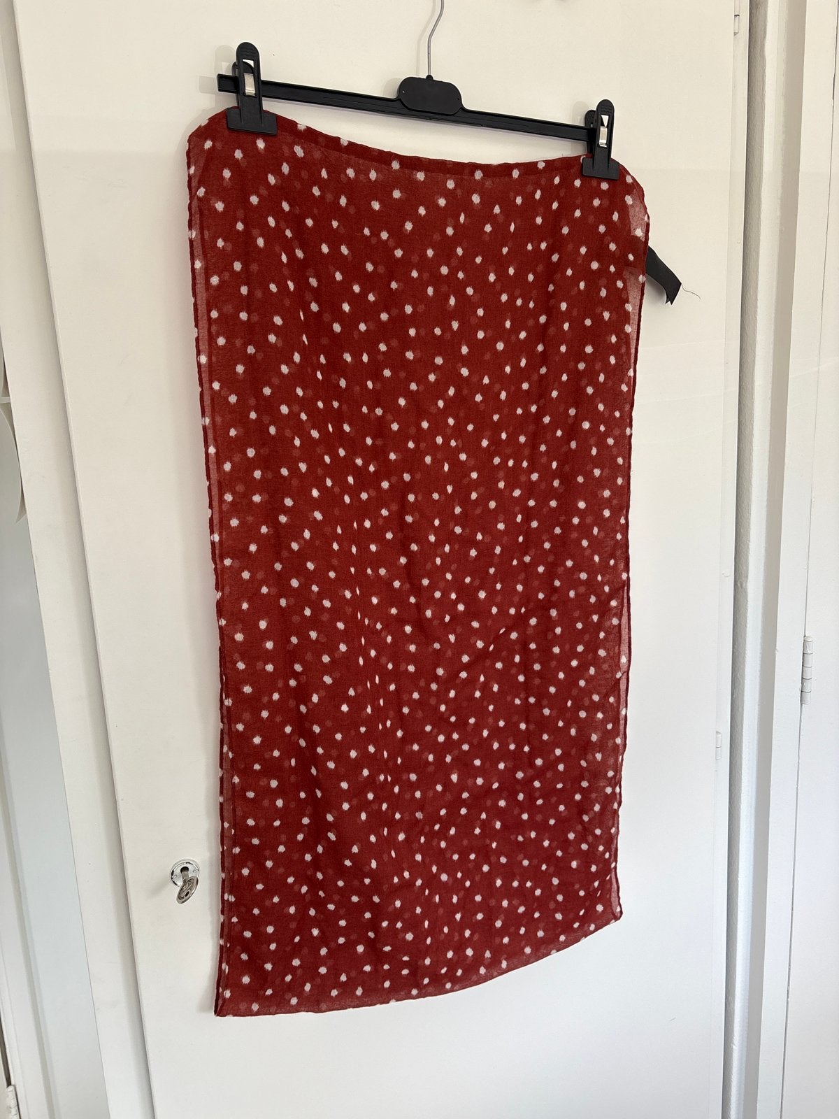 Bonita Sjaal Rood met Witte Stippen, Ophalen of Verzenden, Zo goed als nieuw, Sjaal