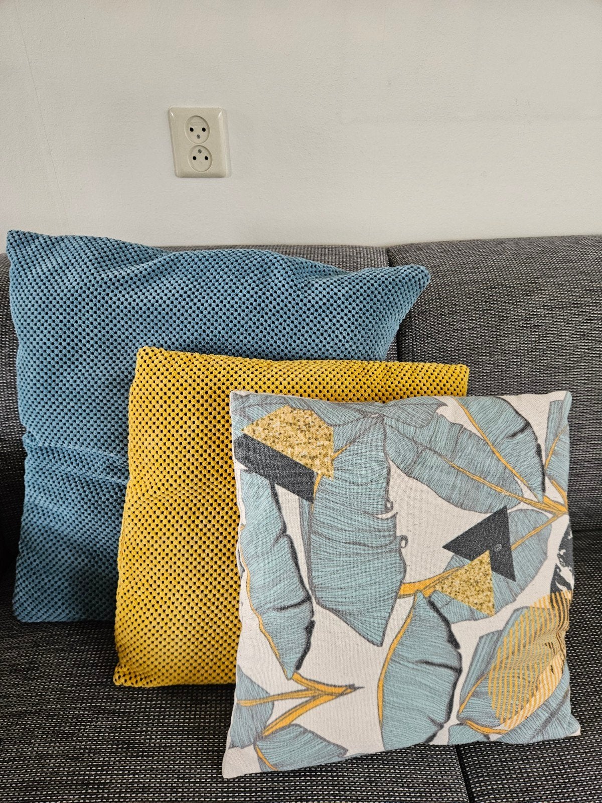 3 Xenos kussens blauw & geel, Ophalen of Verzenden, Zo goed als nieuw, Overige kleuren, Vierkant