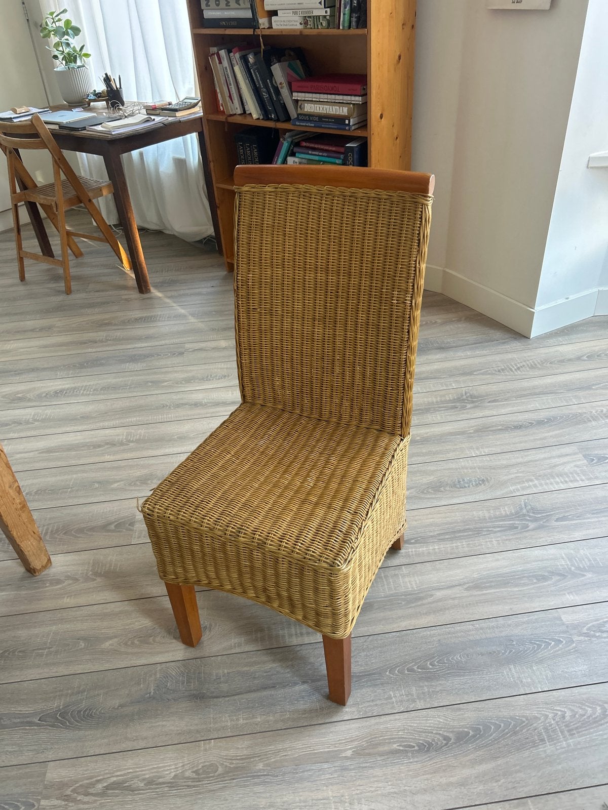 Rotan stoel met houten poten 6x, Gebruikt, Bruin, Riet of Rotan, Ophalen of Verzenden