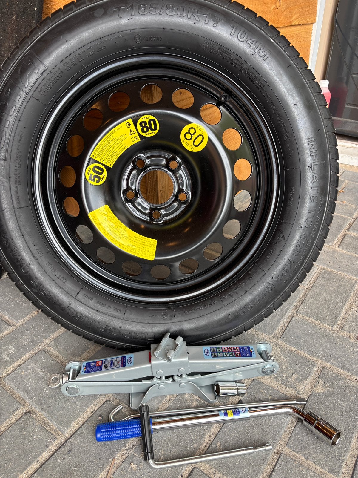 Nieuwe thuiskomer , reservewiel T165/80R17 104M, Ophalen